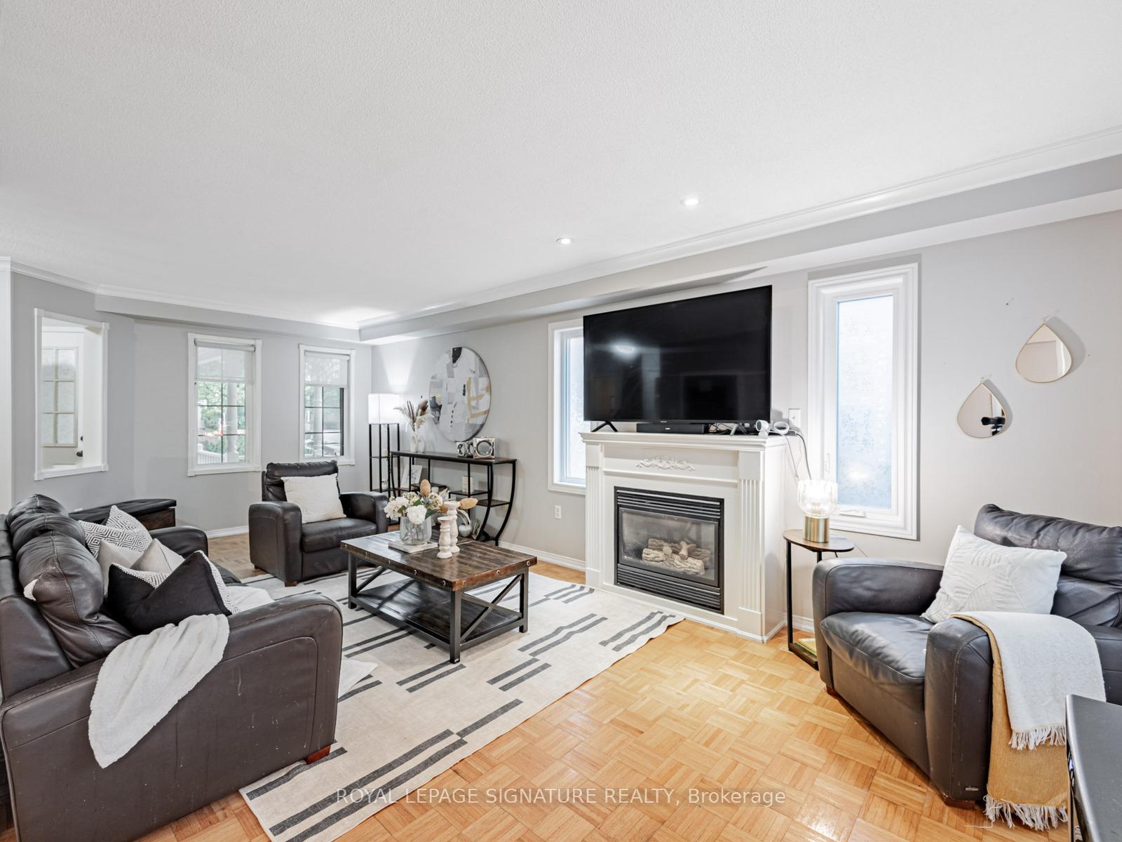 Photo 11 of 7 Knox Crescent, Whitby, Brooklin — HOMEH