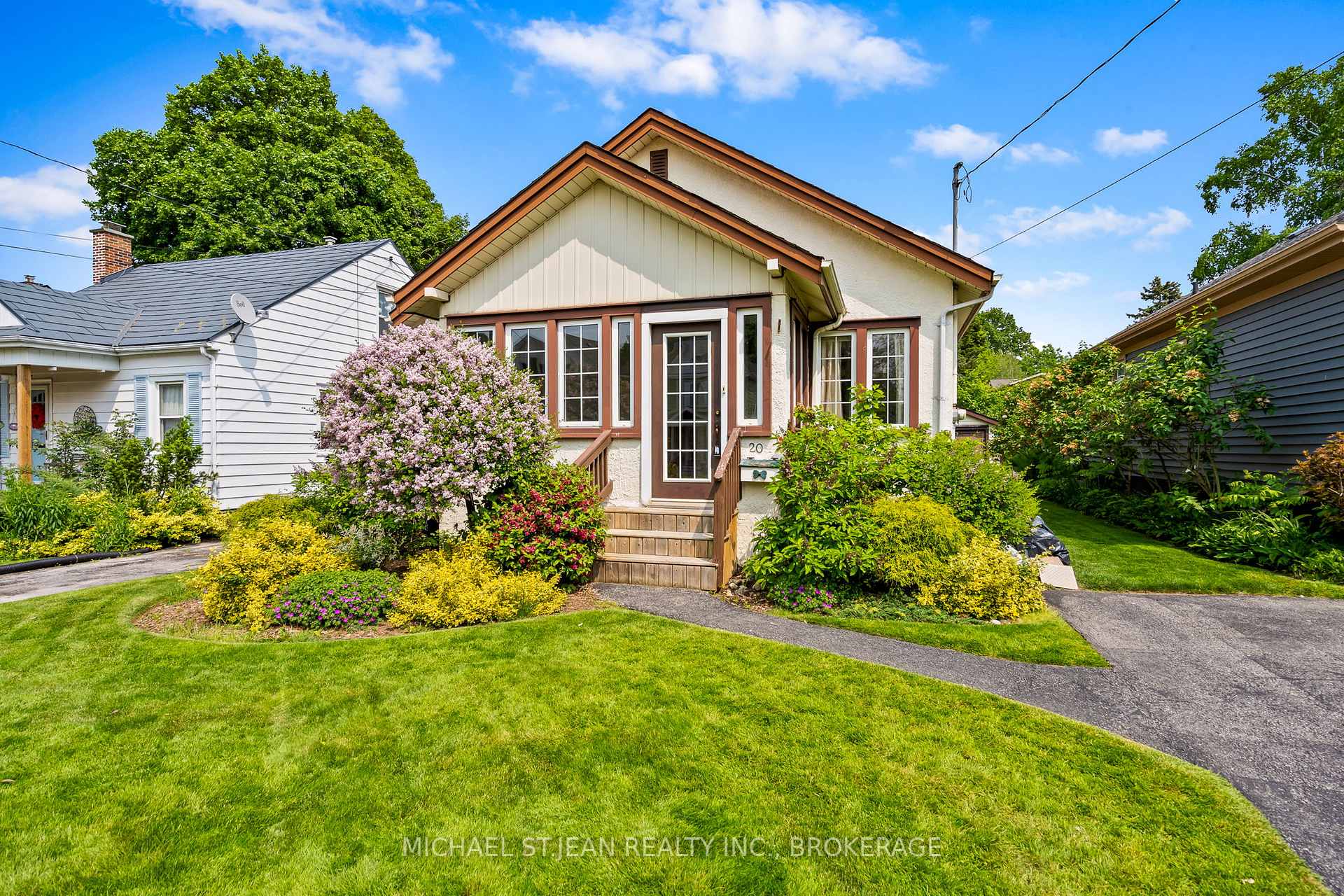 Photo 3 of 20 St. Andrews Avenue, Grimsby, Grimsby West — HOMEH