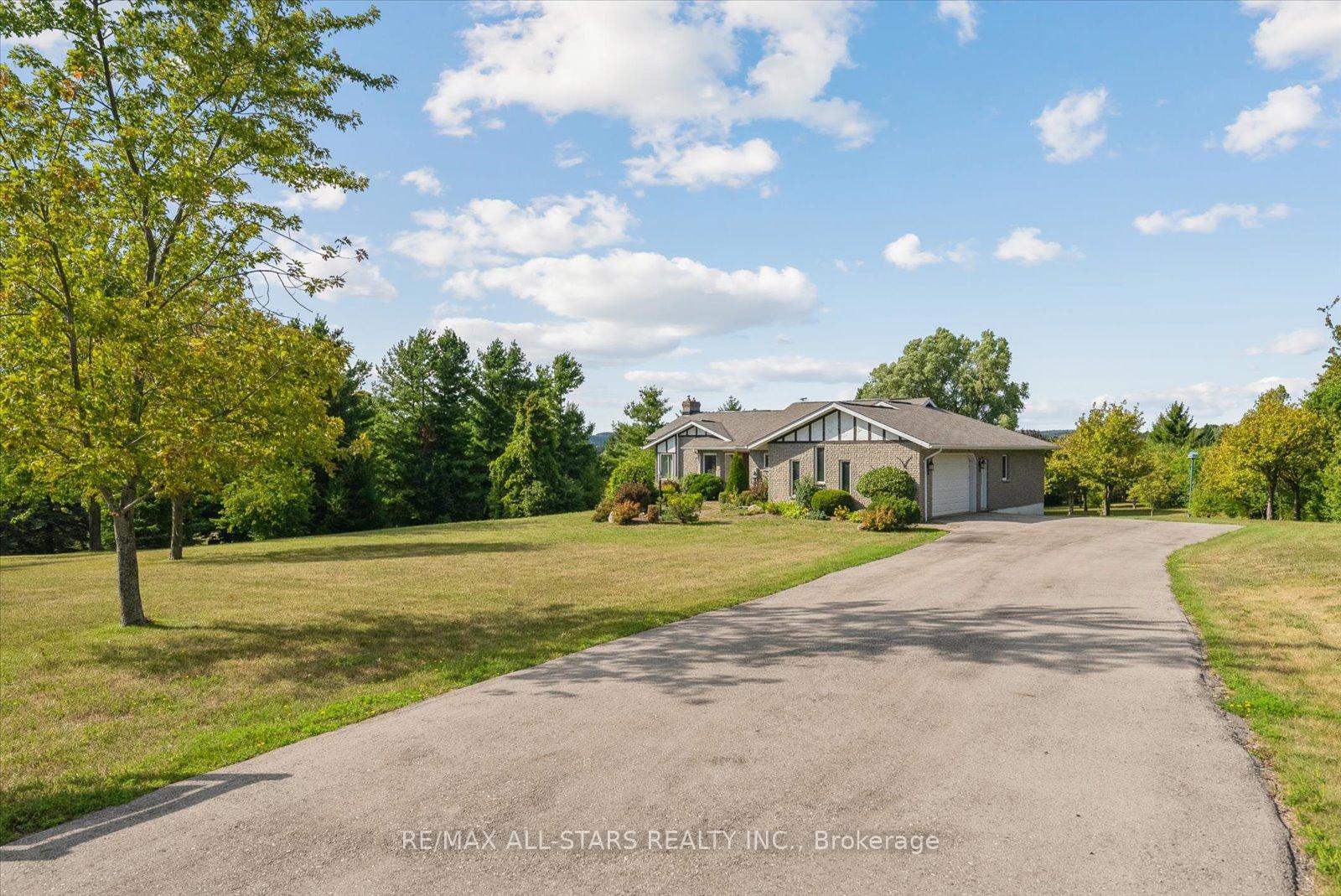 Photo 3 of 46 Forest Hill Drive, Hamilton Township, Rural Hamilton — HOMEH