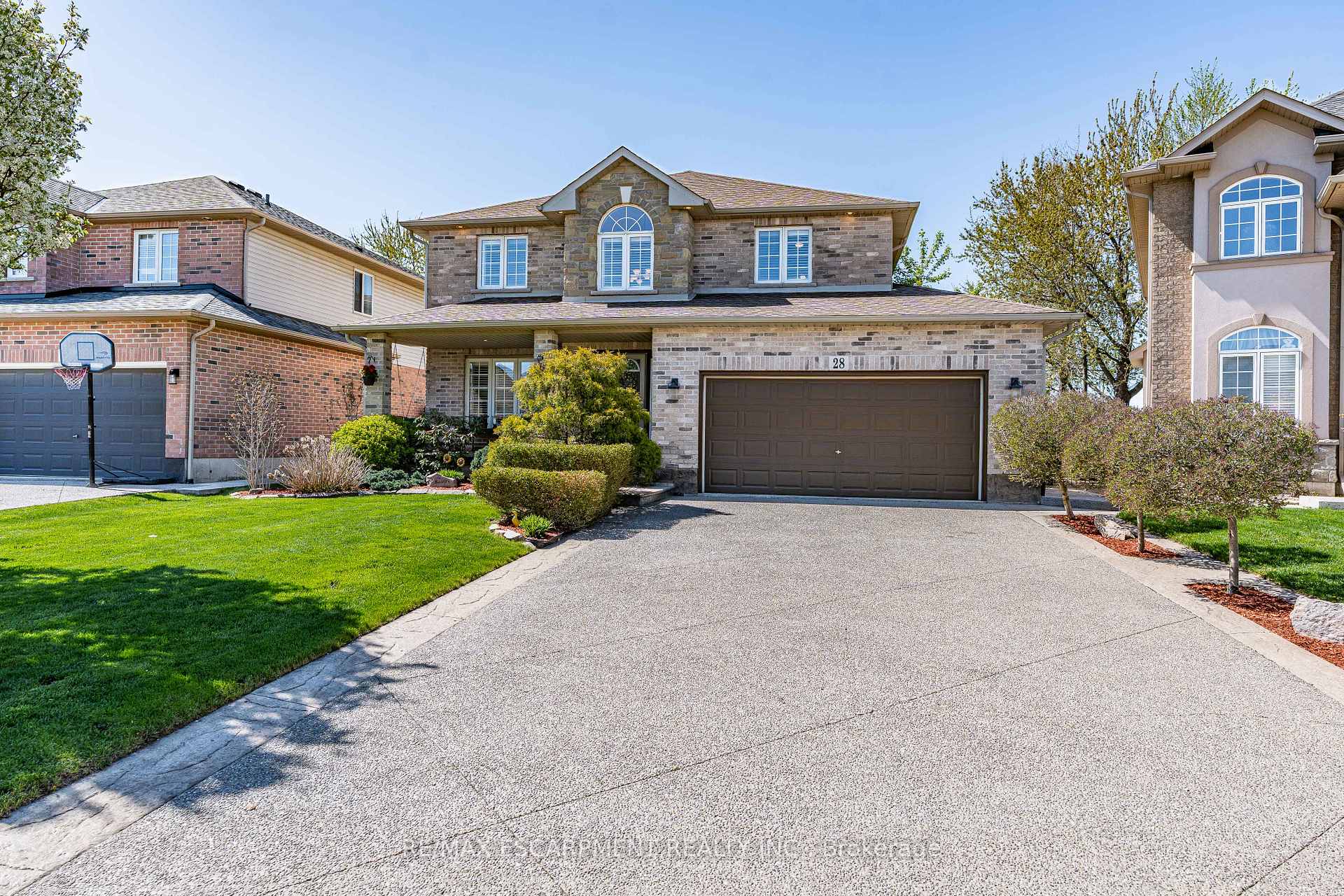 Photo 1 of 28 Edgecroft Crescent, Hamilton, Stoney Creek — HOMEH