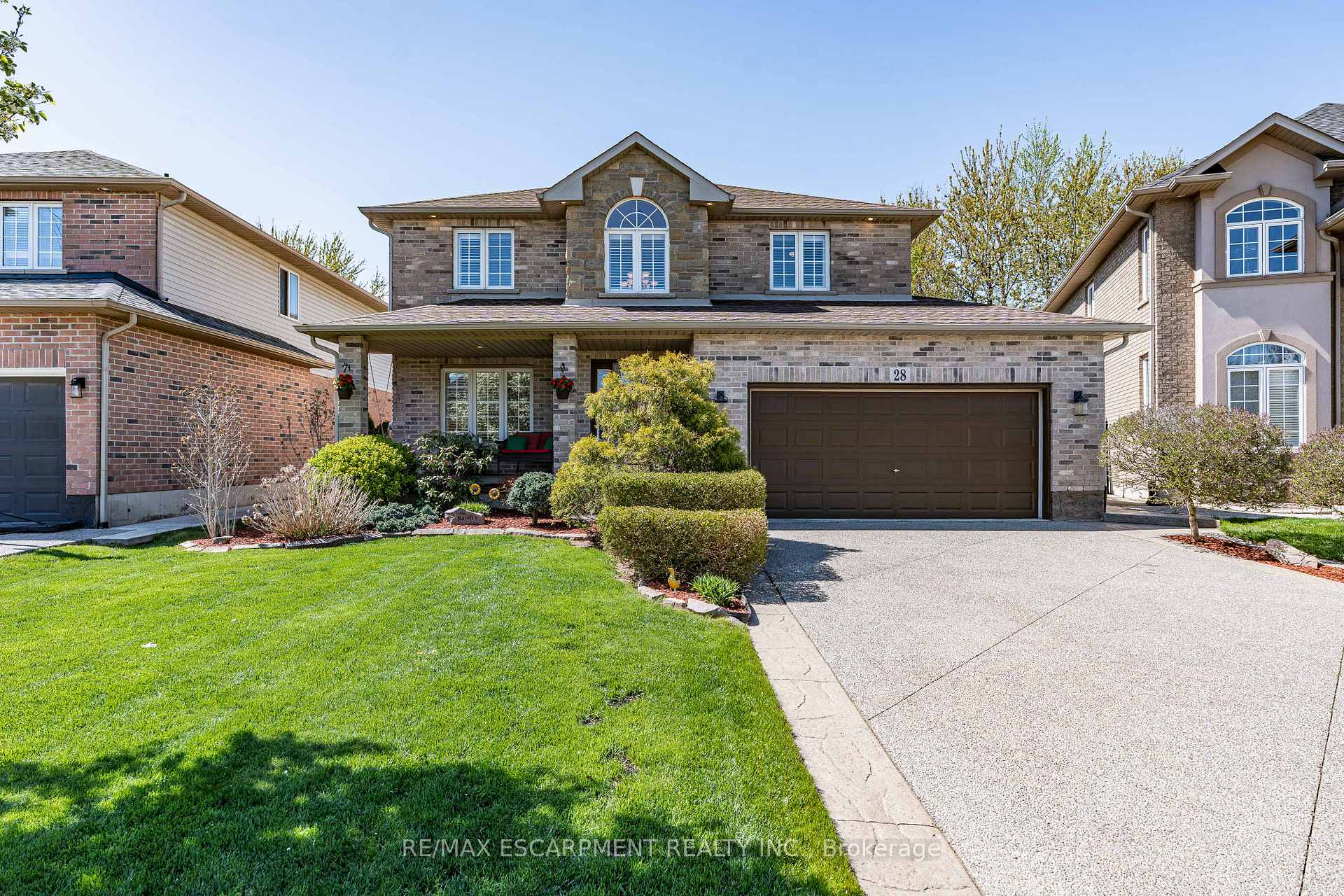 Photo 4 of 28 Edgecroft Crescent, Hamilton, Stoney Creek — HOMEH
