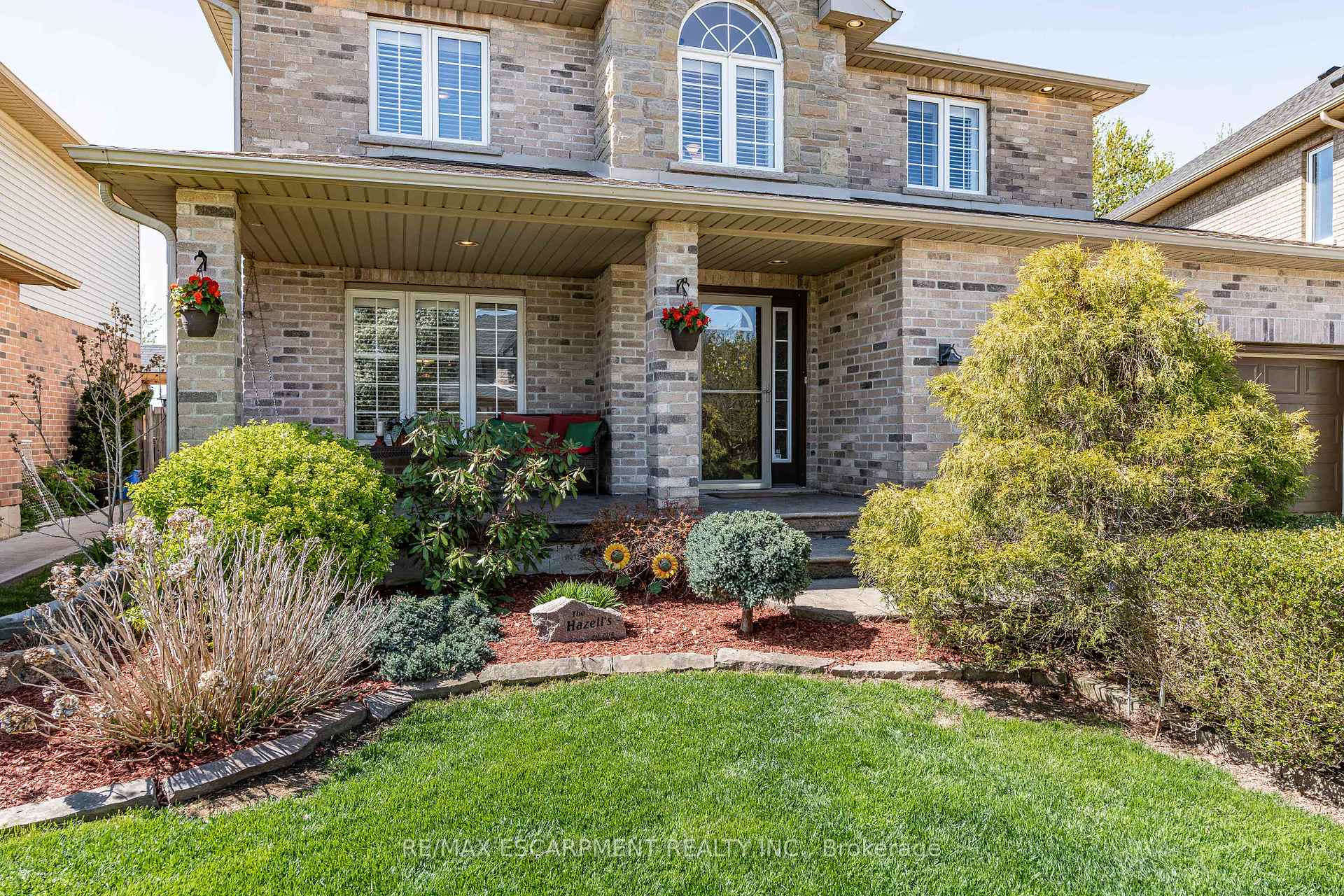 Photo 3 of 28 Edgecroft Crescent, Hamilton, Stoney Creek — HOMEH
