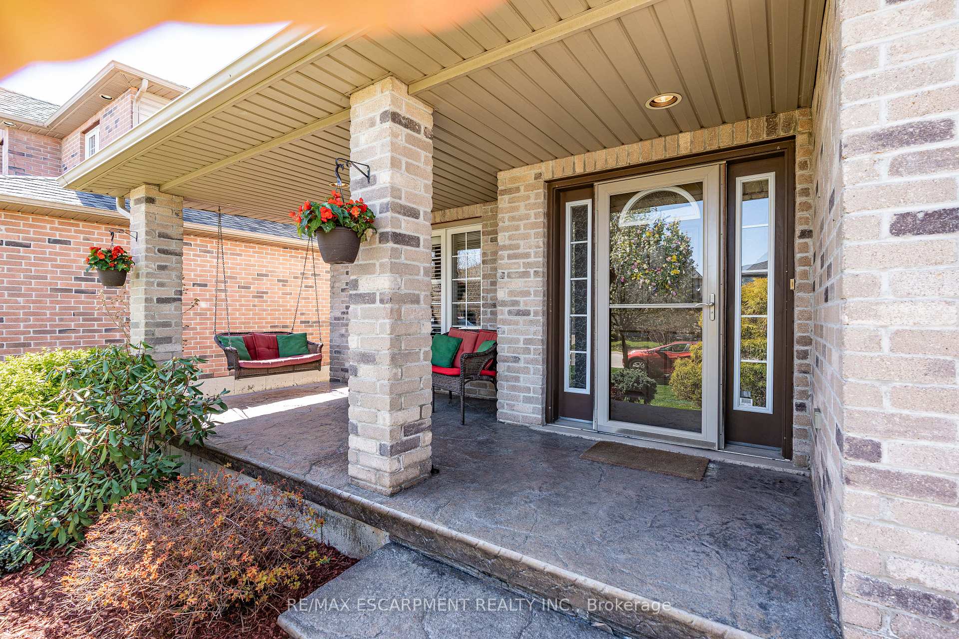Photo 5 of 28 Edgecroft Crescent, Hamilton, Stoney Creek — HOMEH