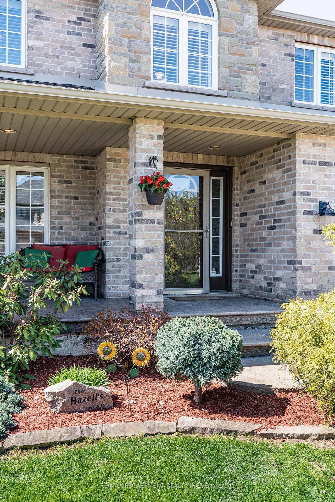 Photo 11 of 28 Edgecroft Crescent, Hamilton, Stoney Creek — HOMEH