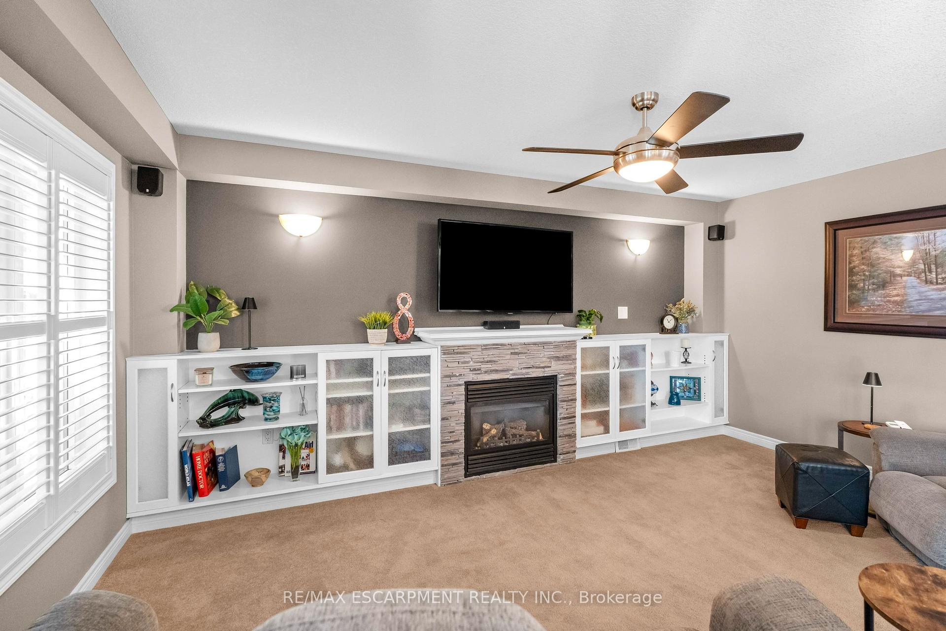 Photo 2 of 28 Edgecroft Crescent, Hamilton, Stoney Creek — HOMEH