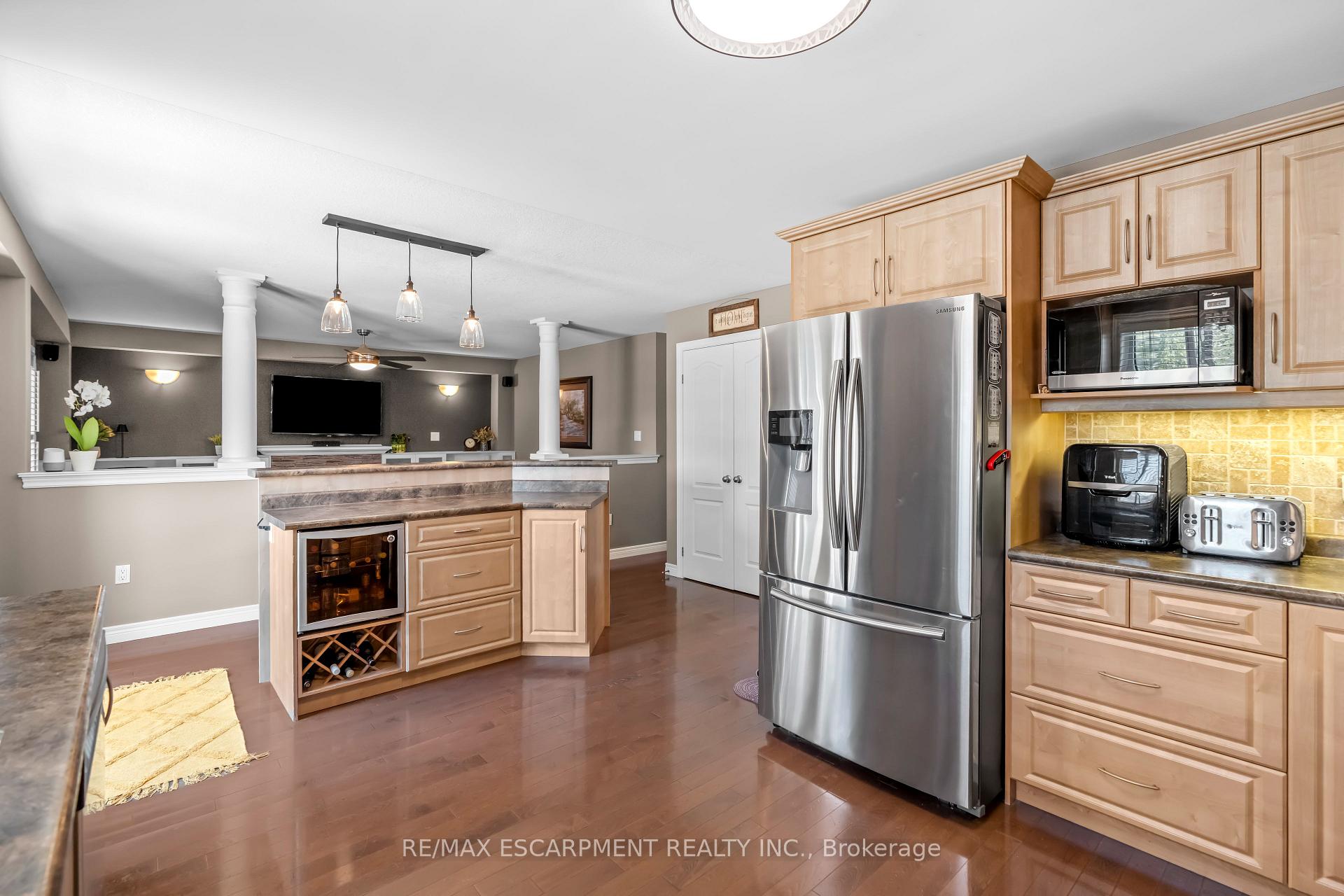 Photo 14 of 28 Edgecroft Crescent, Hamilton, Stoney Creek — HOMEH