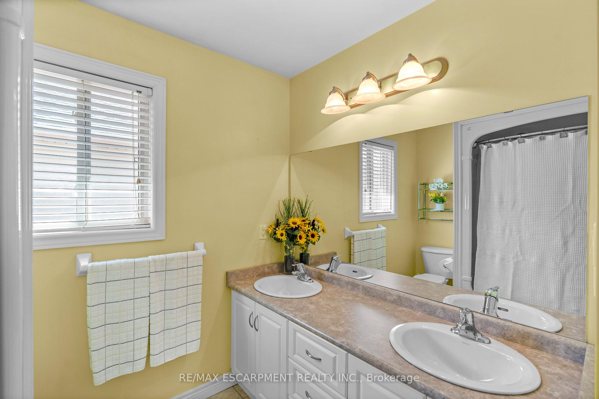 Photo 27 of 28 Edgecroft Crescent, Hamilton, Stoney Creek — HOMEH
