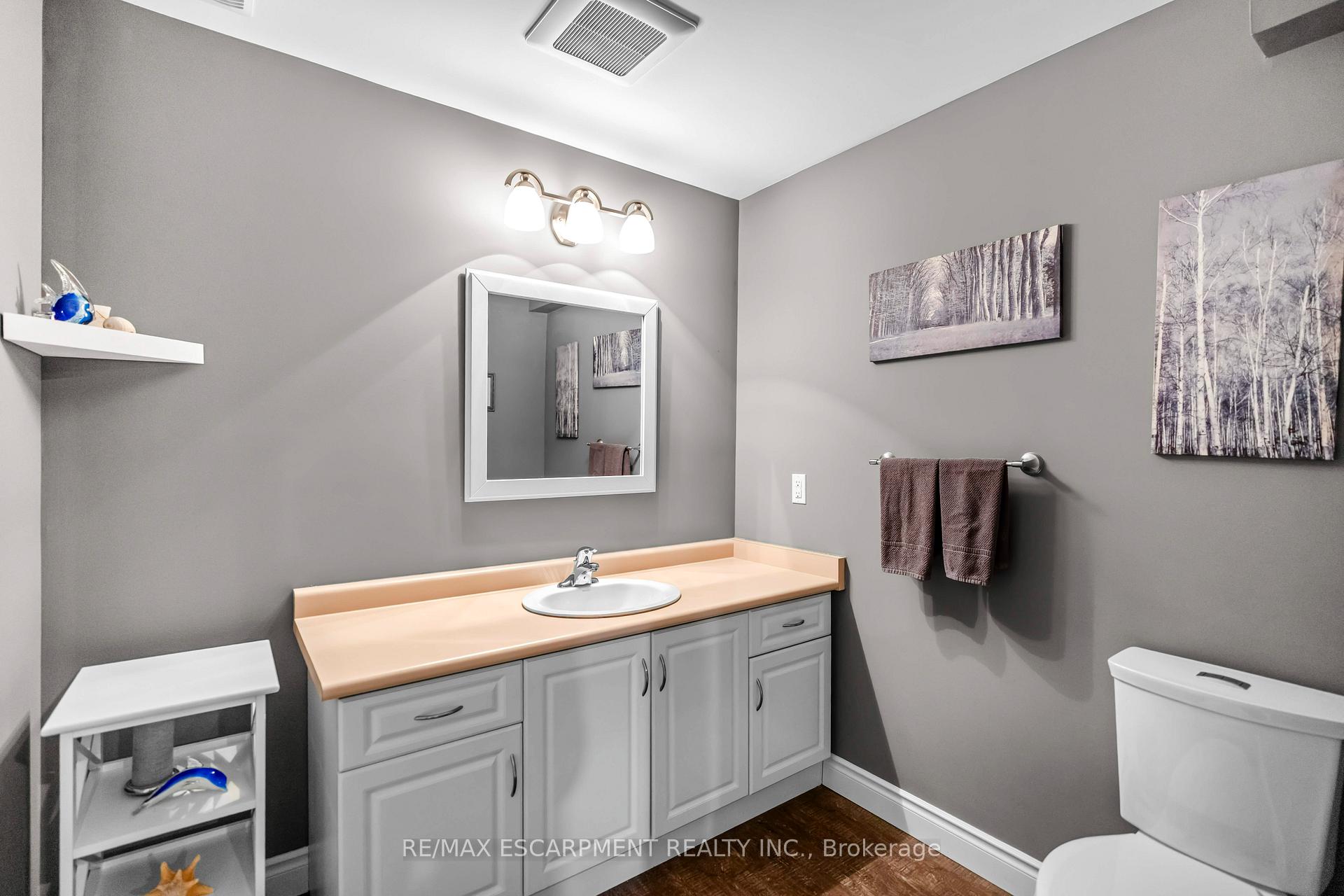 Photo 45 of 28 Edgecroft Crescent, Hamilton, Stoney Creek — HOMEH