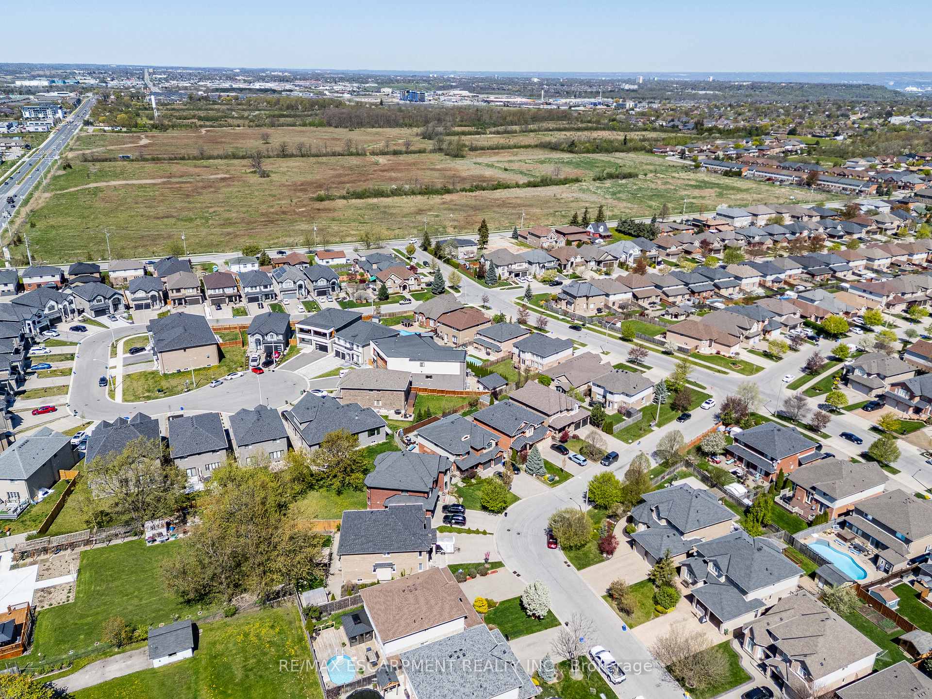 Photo 48 of 28 Edgecroft Crescent, Hamilton, Stoney Creek — HOMEH
