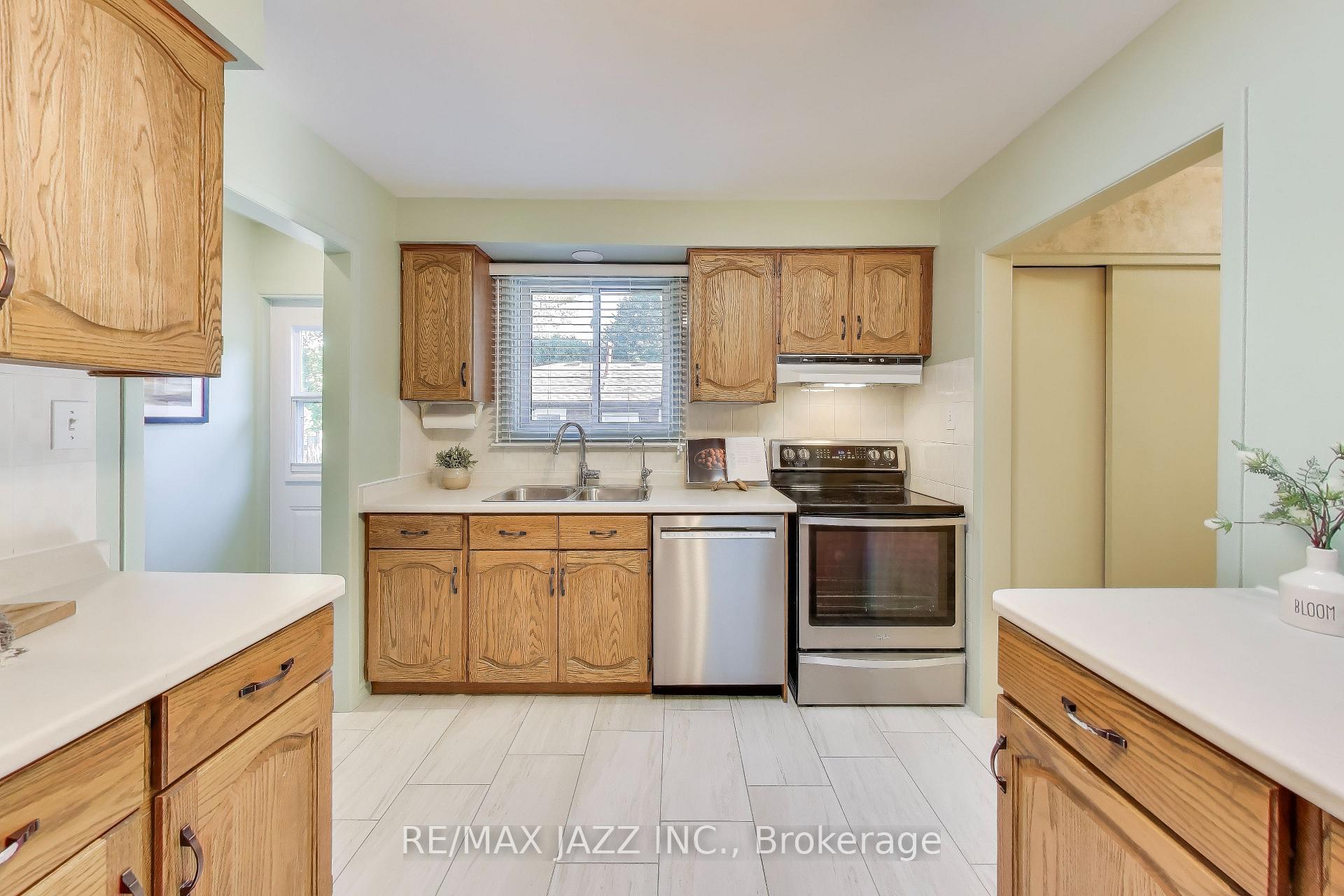 Photo 25 of 417 Crestwood Drive, Oshawa, O'Neill — HOMEH