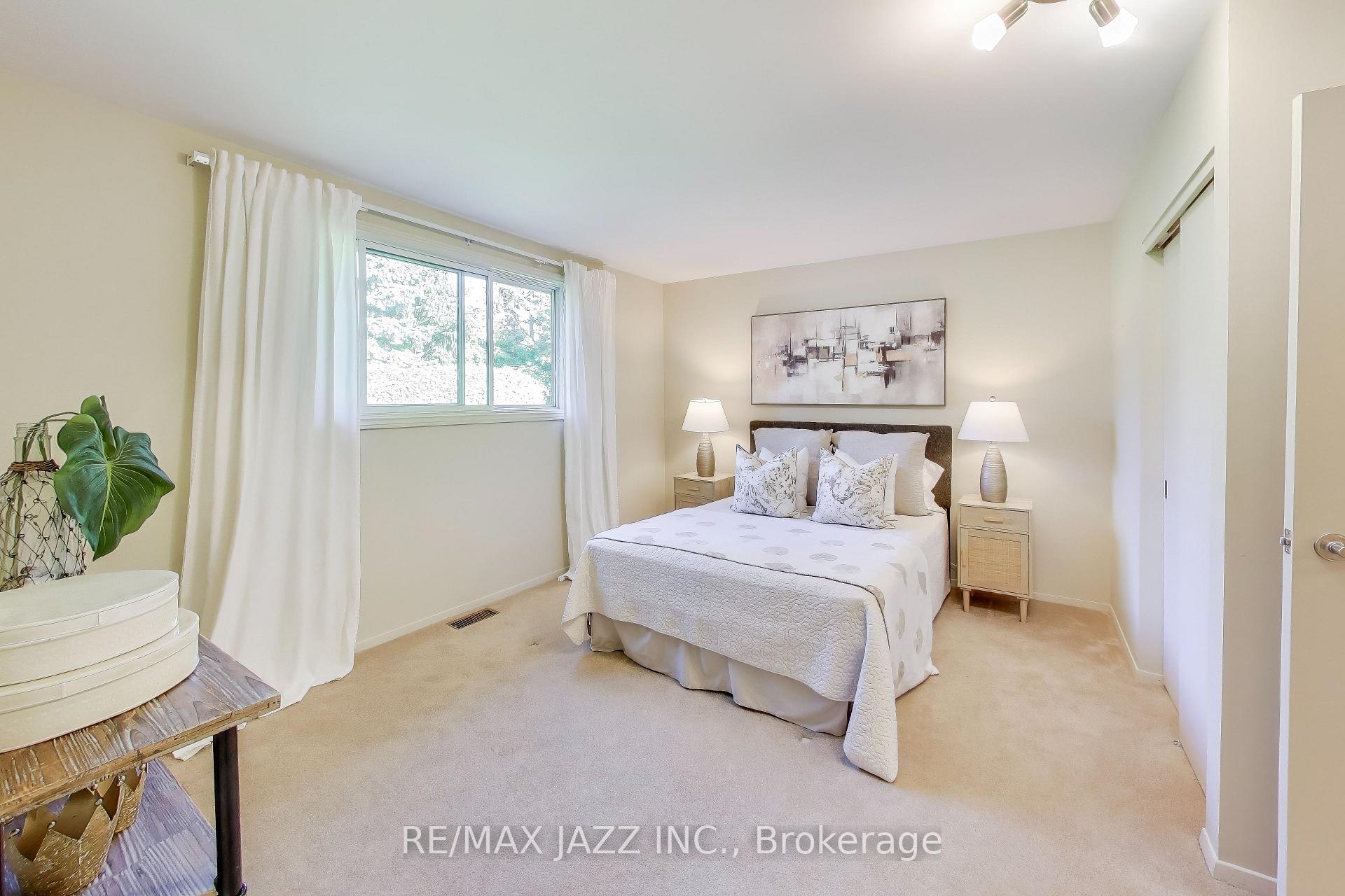 Photo 13 of 417 Crestwood Drive, Oshawa, O'Neill — HOMEH