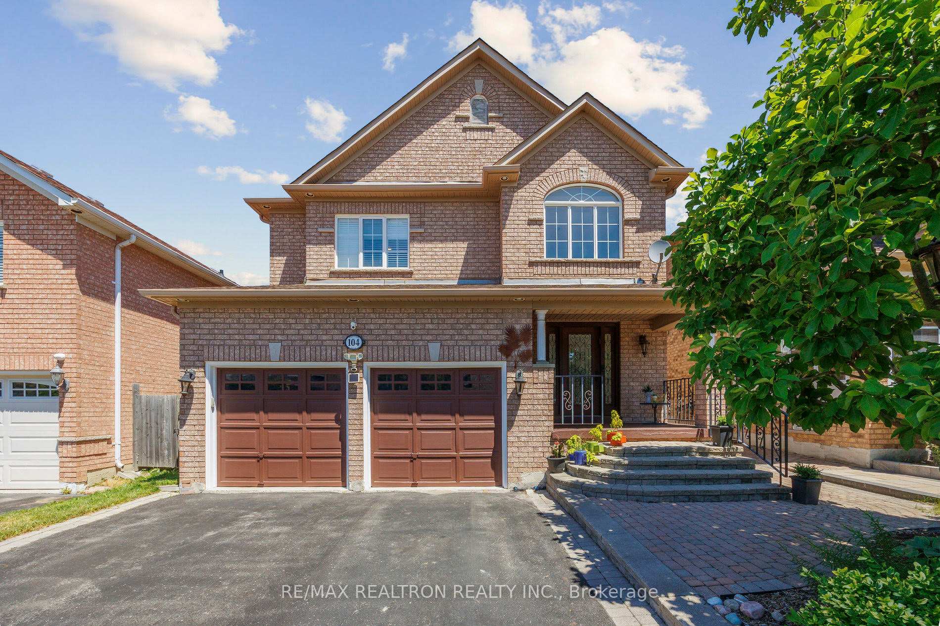 Photo 2 of 104 Preston Hill Crescent, Vaughan, Patterson — HOMEH