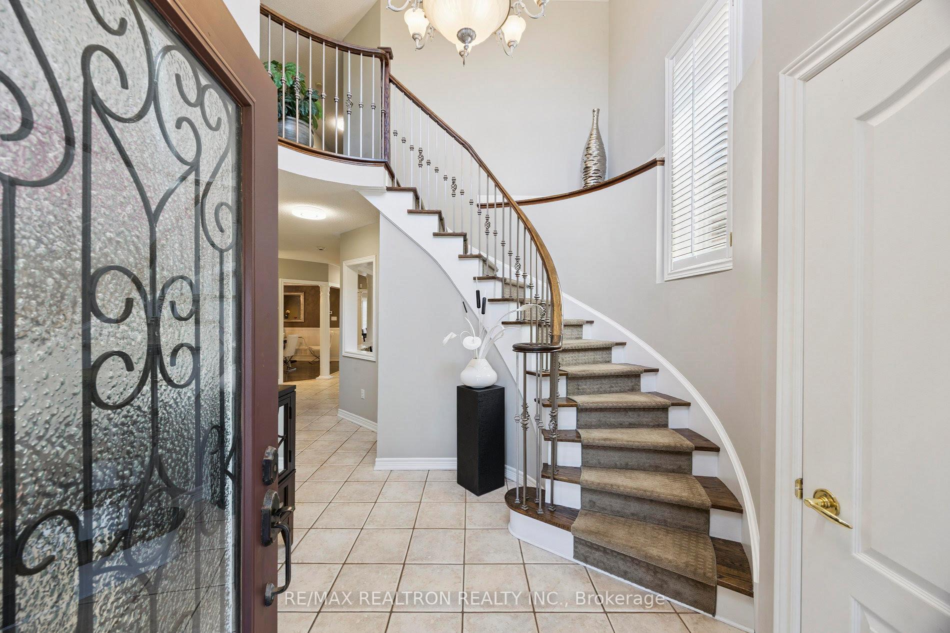 Photo 5 of 104 Preston Hill Crescent, Vaughan, Patterson — HOMEH