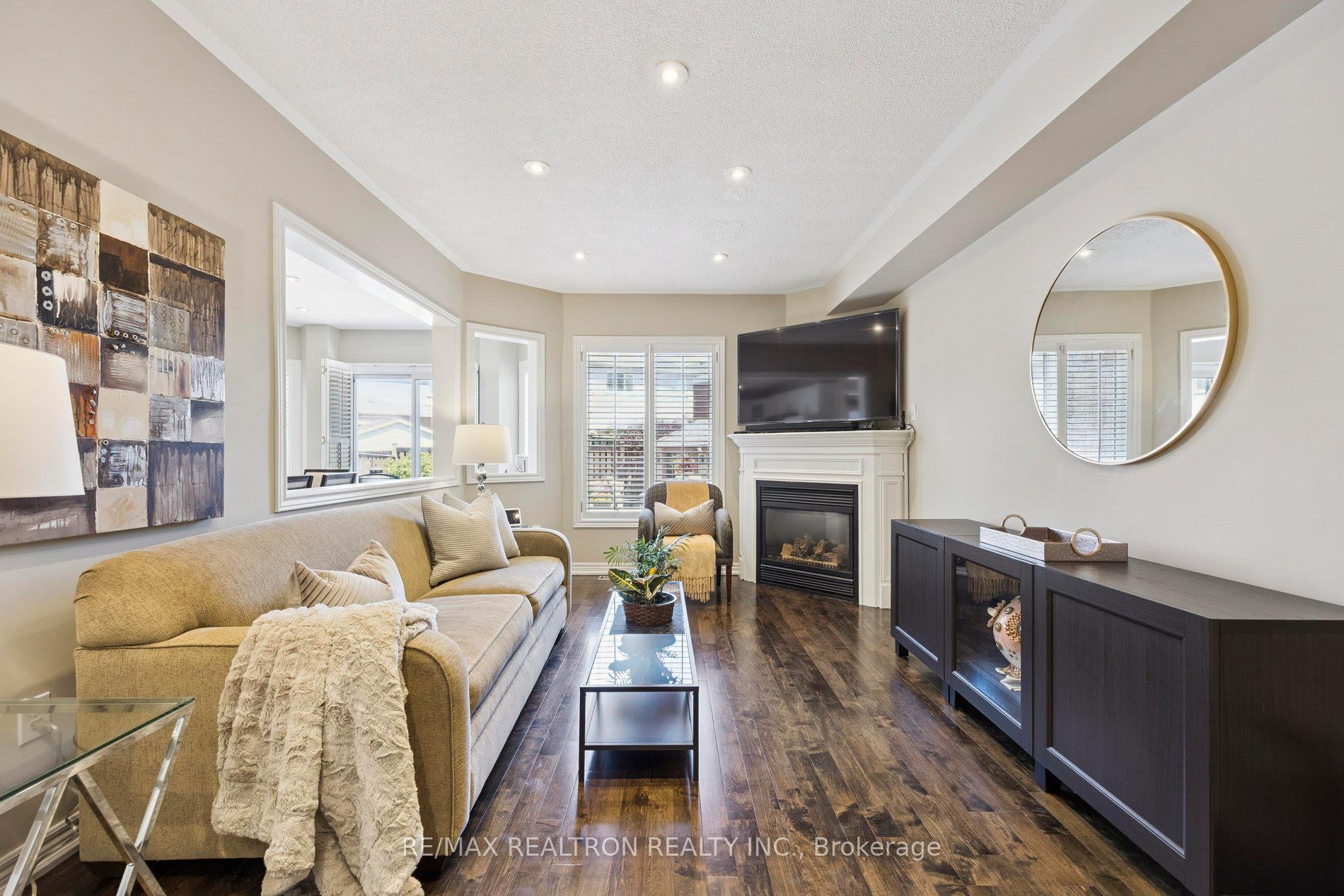 Photo 11 of 104 Preston Hill Crescent, Vaughan, Patterson — HOMEH