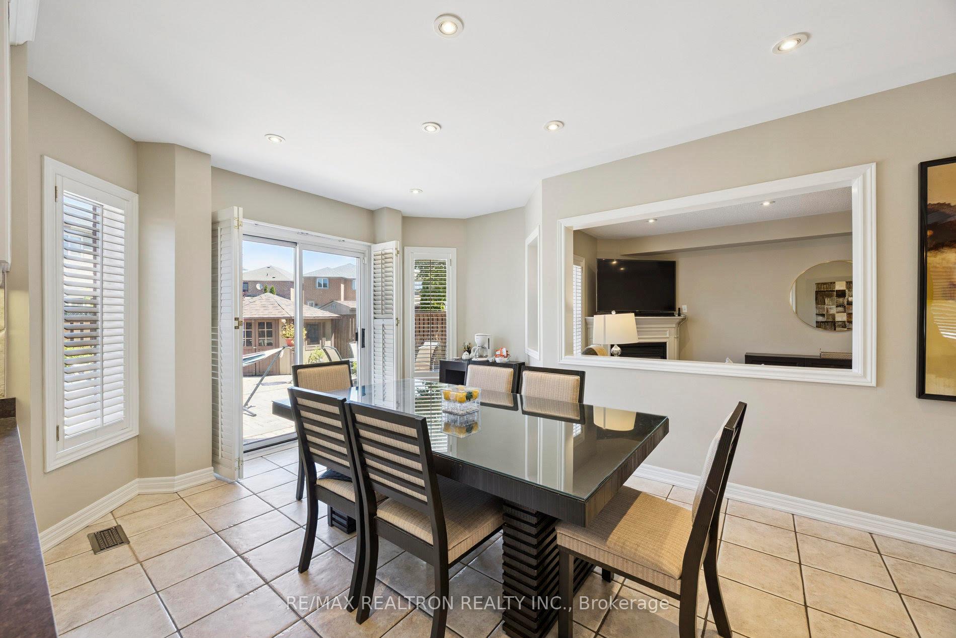 Photo 16 of 104 Preston Hill Crescent, Vaughan, Patterson — HOMEH