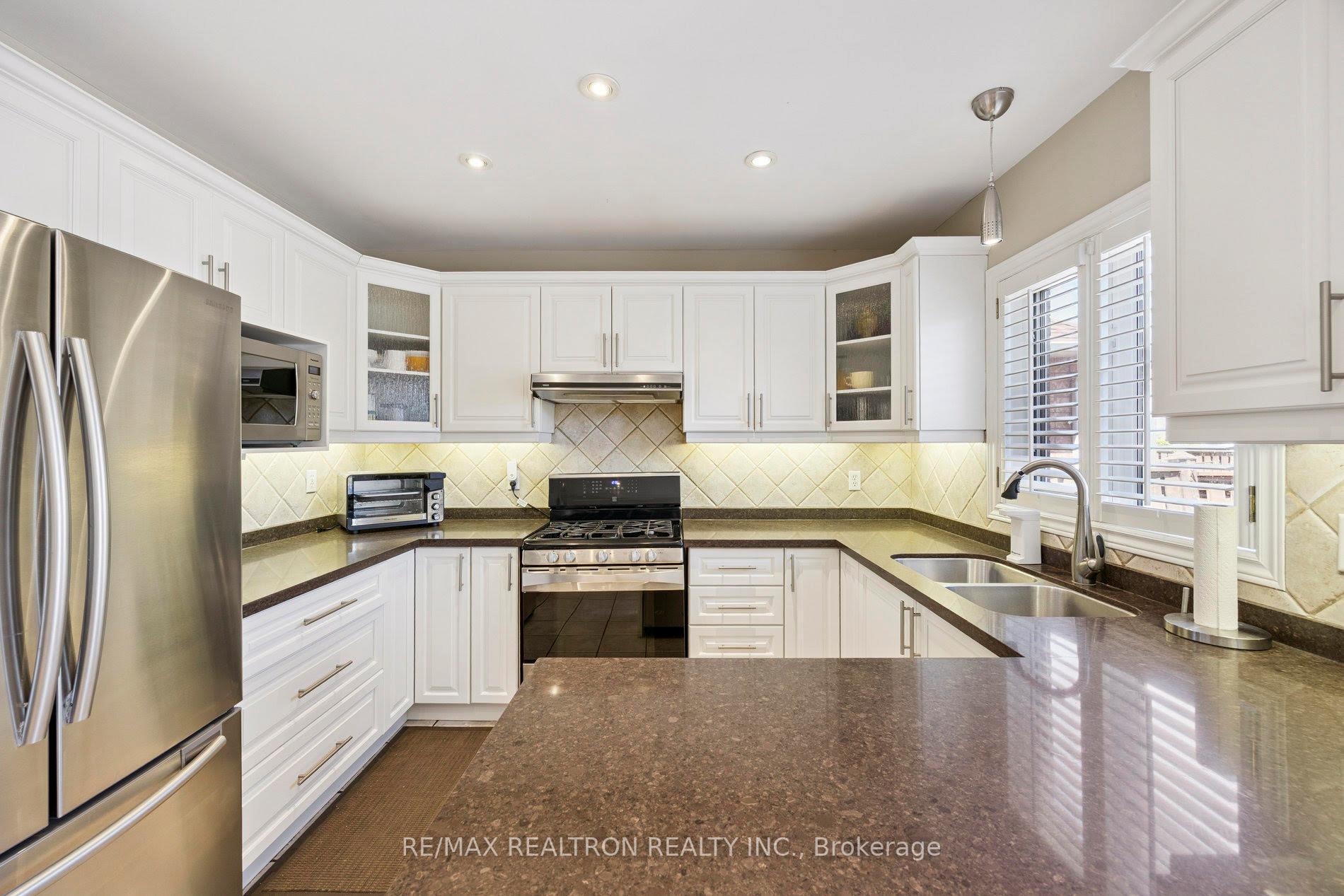 Photo 8 of 104 Preston Hill Crescent, Vaughan, Patterson — HOMEH
