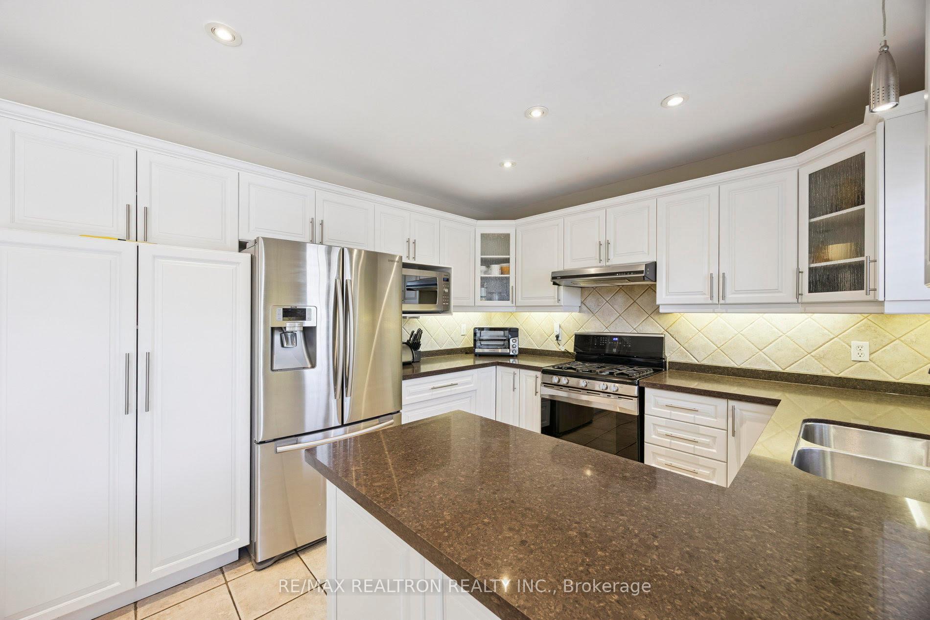 Photo 7 of 104 Preston Hill Crescent, Vaughan, Patterson — HOMEH