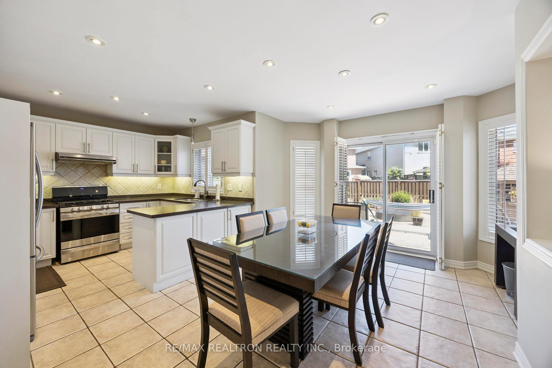 Photo 13 of 104 Preston Hill Crescent, Vaughan, Patterson — HOMEH