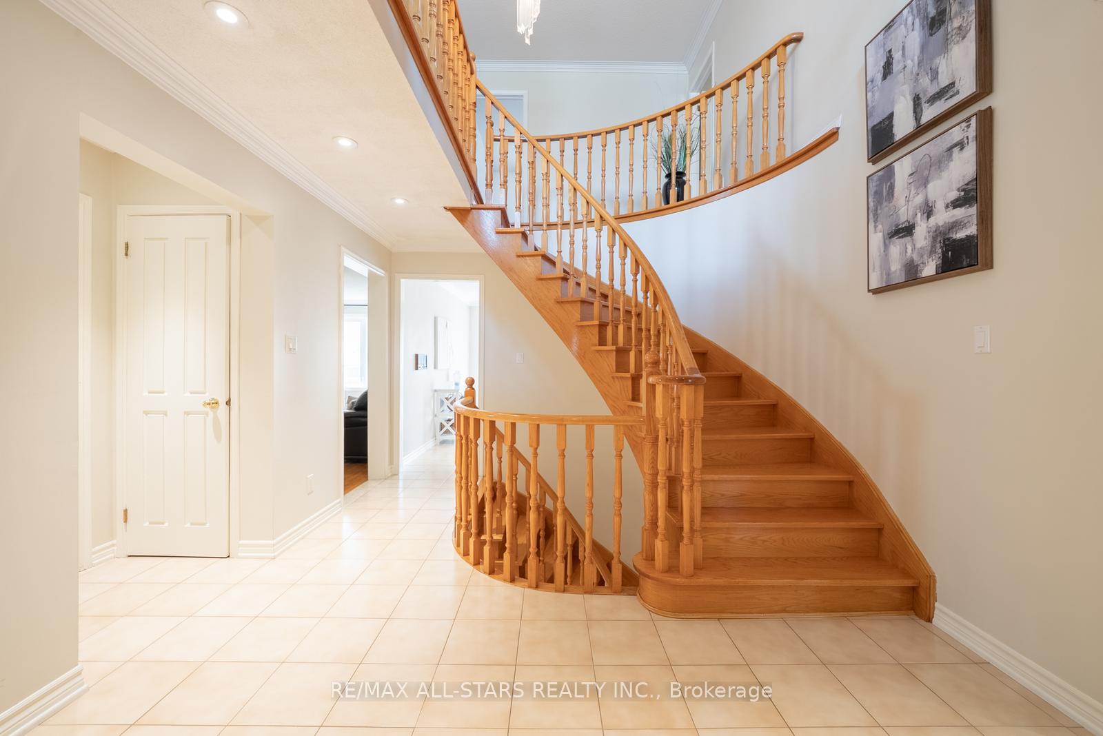Photo 3 of 33 Dundee Crescent, Markham, Village Green-South Unionville — HOMEH