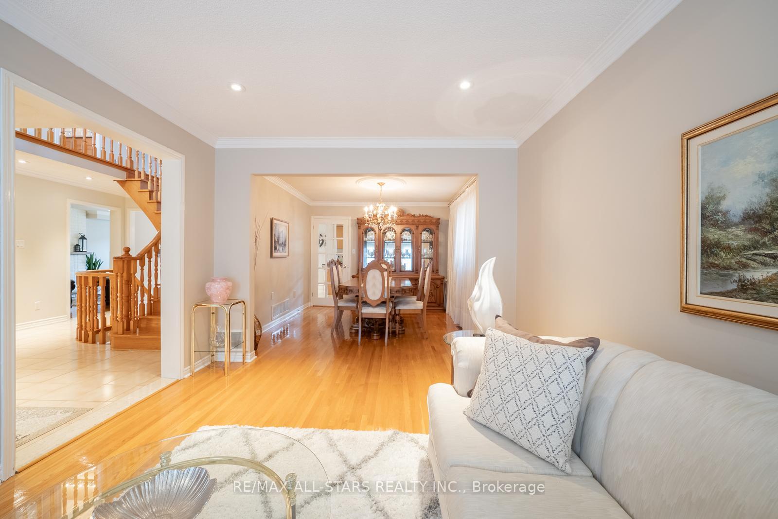 Photo 6 of 33 Dundee Crescent, Markham, Village Green-South Unionville — HOMEH