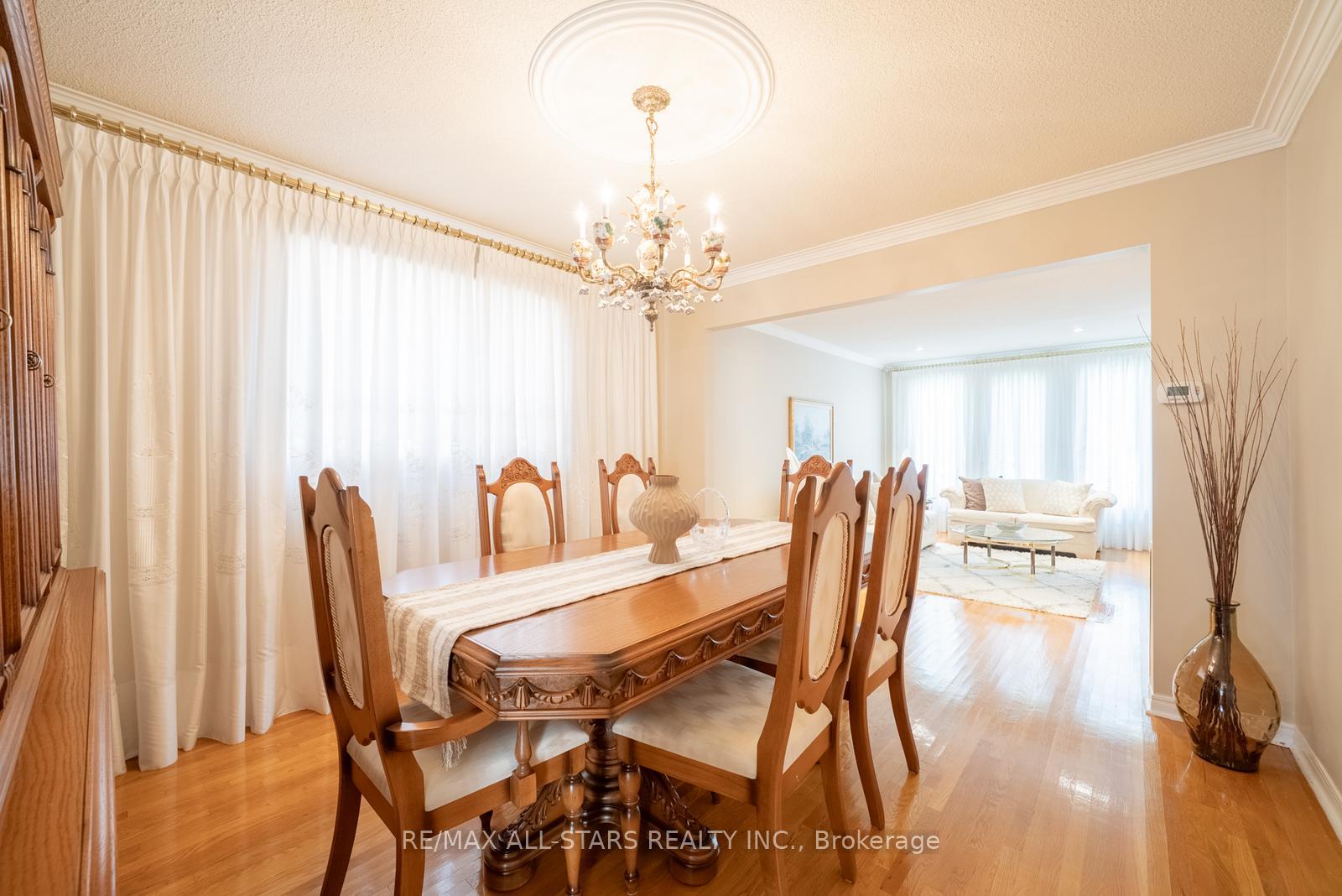Photo 7 of 33 Dundee Crescent, Markham, Village Green-South Unionville — HOMEH