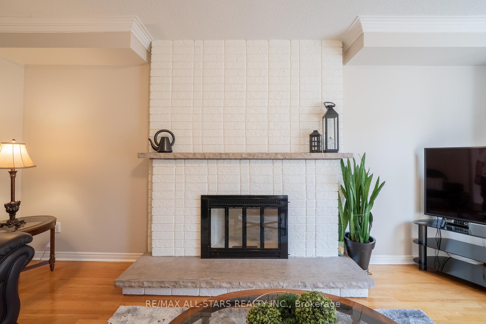 Photo 14 of 33 Dundee Crescent, Markham, Village Green-South Unionville — HOMEH