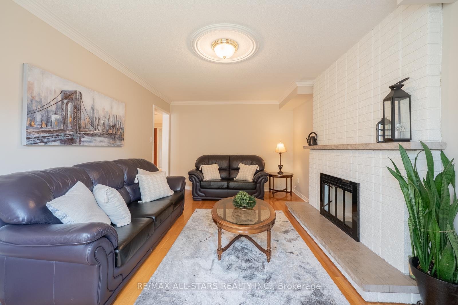 Photo 10 of 33 Dundee Crescent, Markham, Village Green-South Unionville — HOMEH