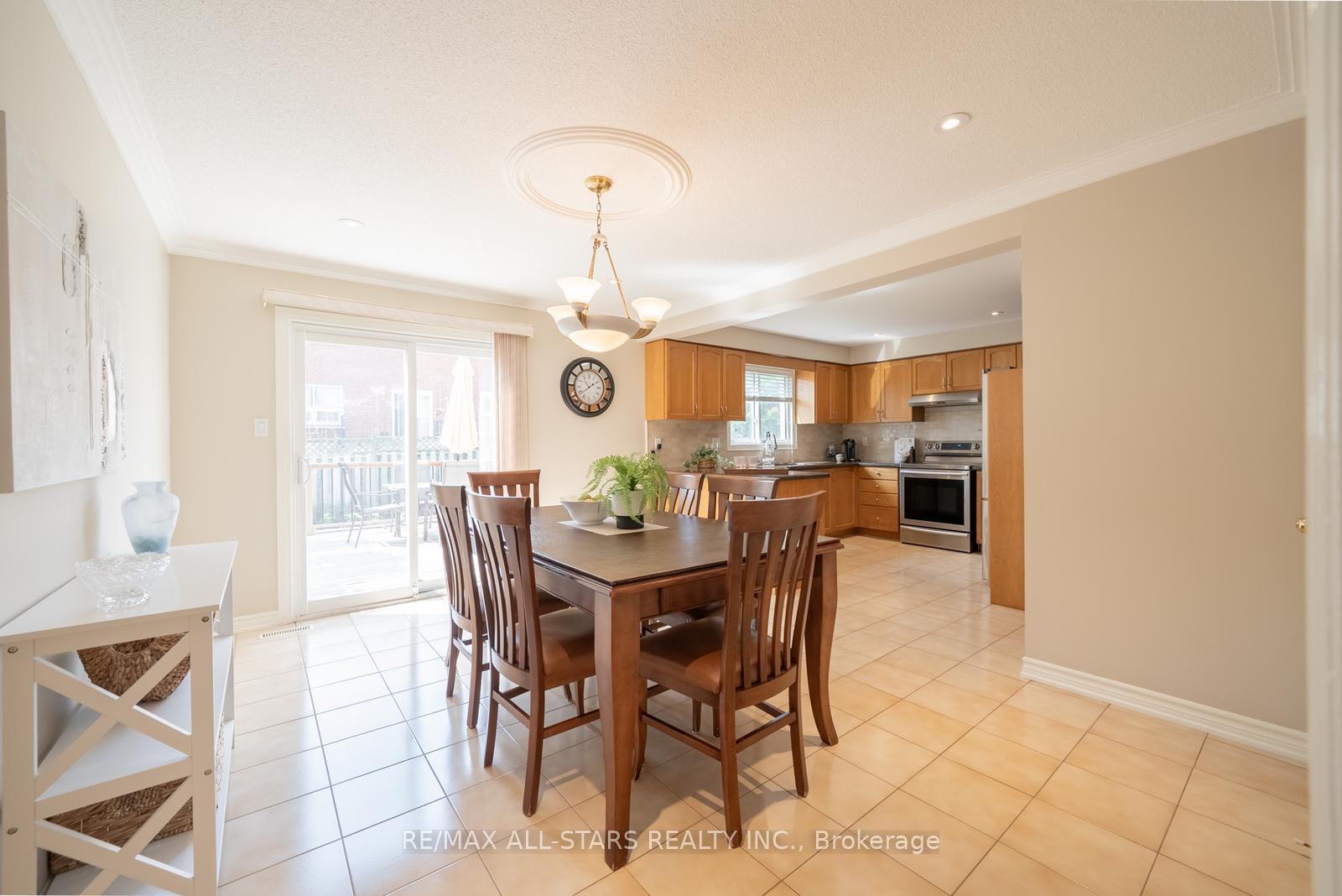 Photo 8 of 33 Dundee Crescent, Markham, Village Green-South Unionville — HOMEH