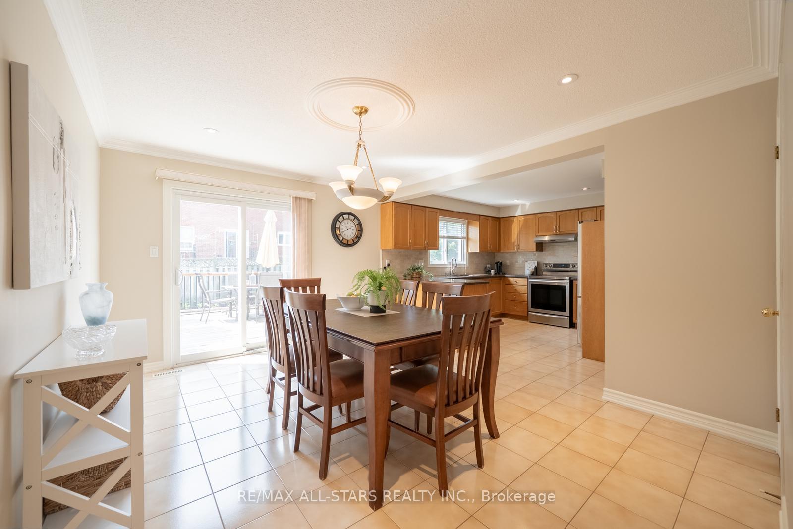 Photo 9 of 33 Dundee Crescent, Markham, Village Green-South Unionville — HOMEH