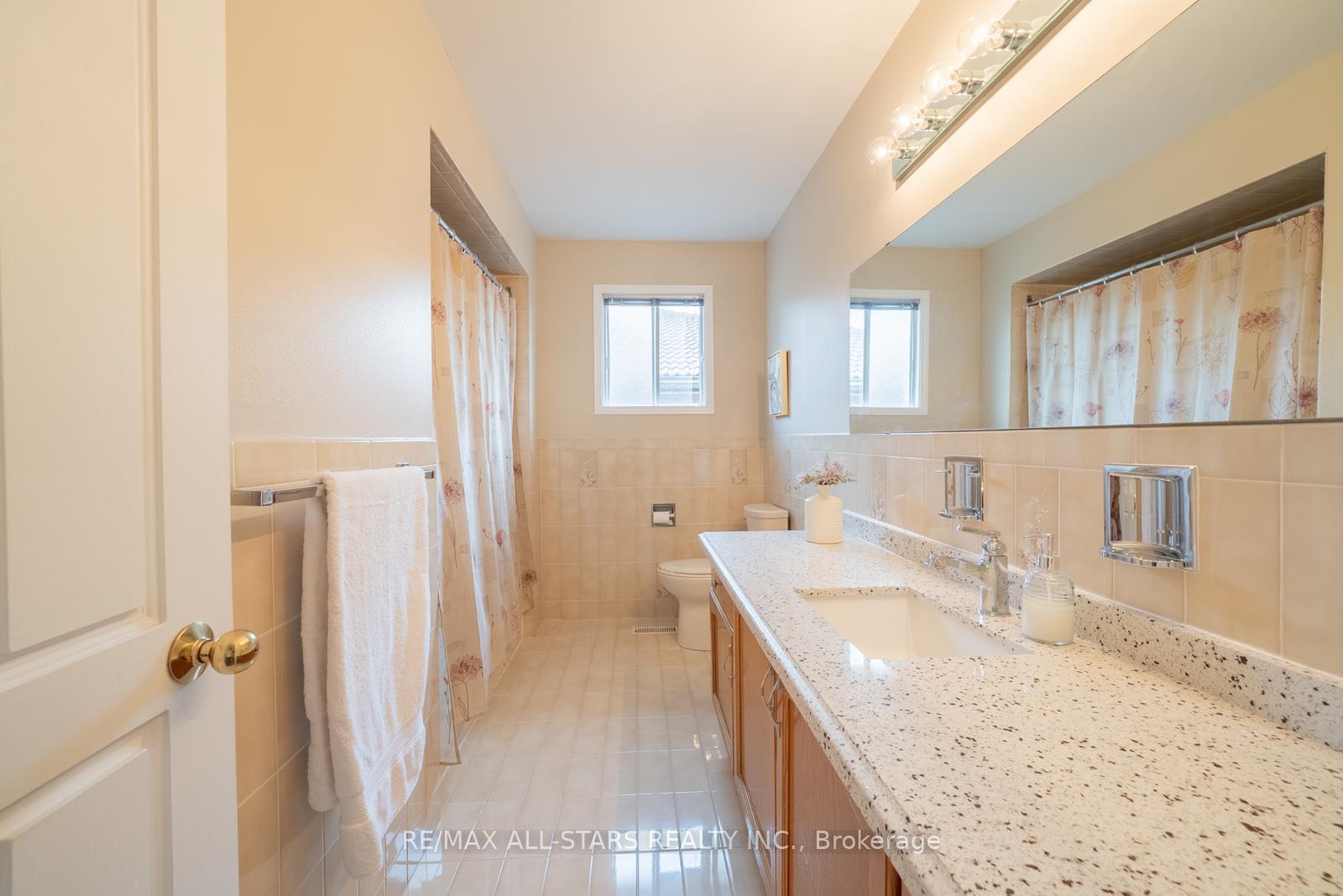 Photo 21 of 33 Dundee Crescent, Markham, Village Green-South Unionville — HOMEH