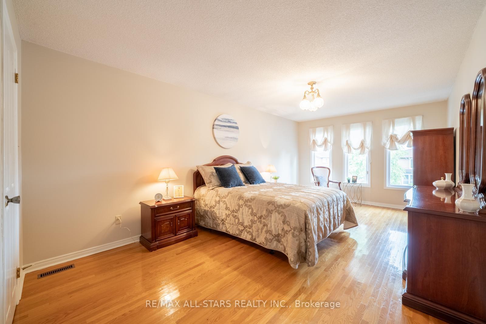 Photo 24 of 33 Dundee Crescent, Markham, Village Green-South Unionville — HOMEH