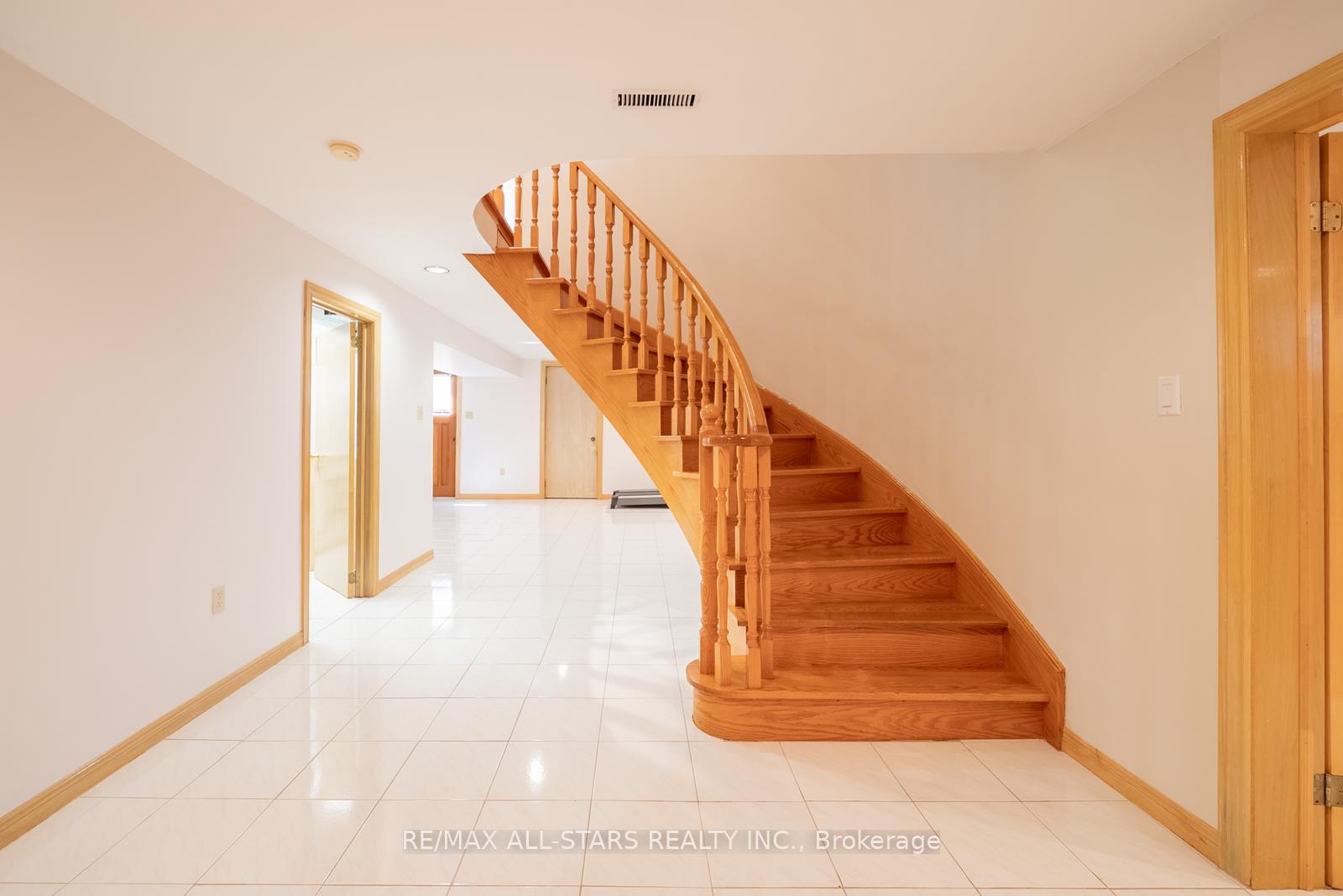 Photo 30 of 33 Dundee Crescent, Markham, Village Green-South Unionville — HOMEH