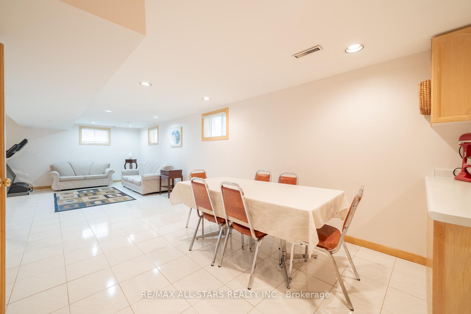 Photo 34 of 33 Dundee Crescent, Markham, Village Green-South Unionville — HOMEH