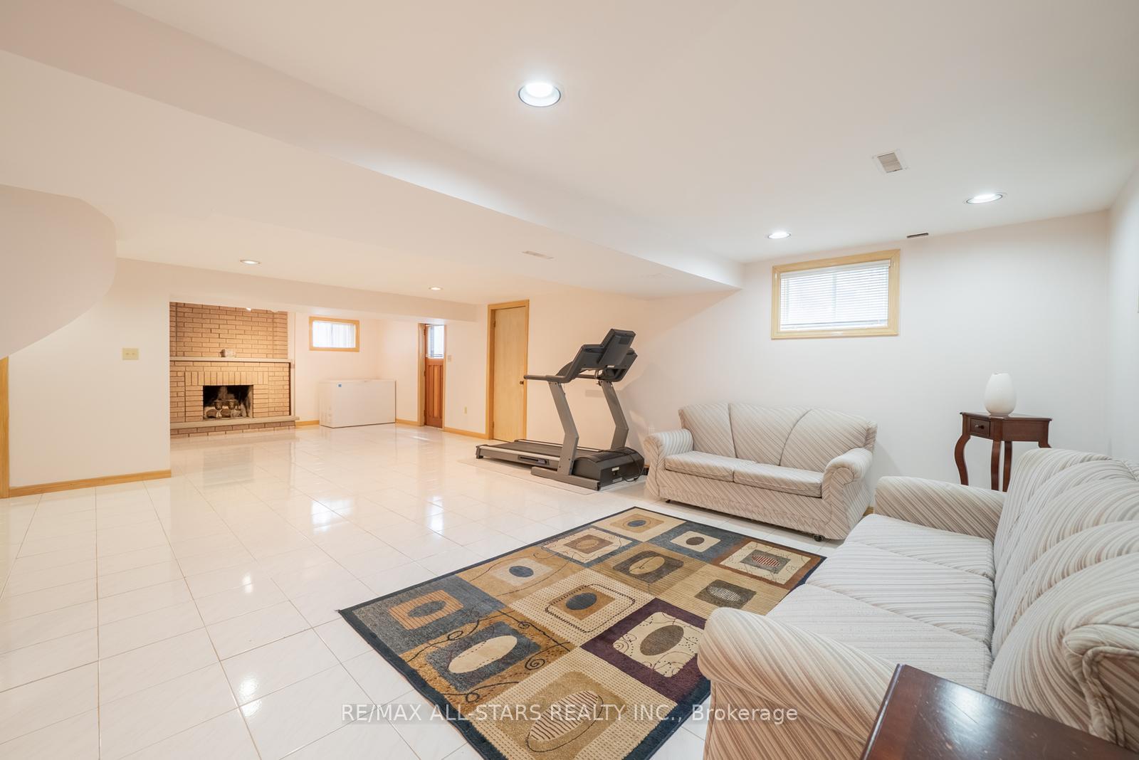 Photo 31 of 33 Dundee Crescent, Markham, Village Green-South Unionville — HOMEH