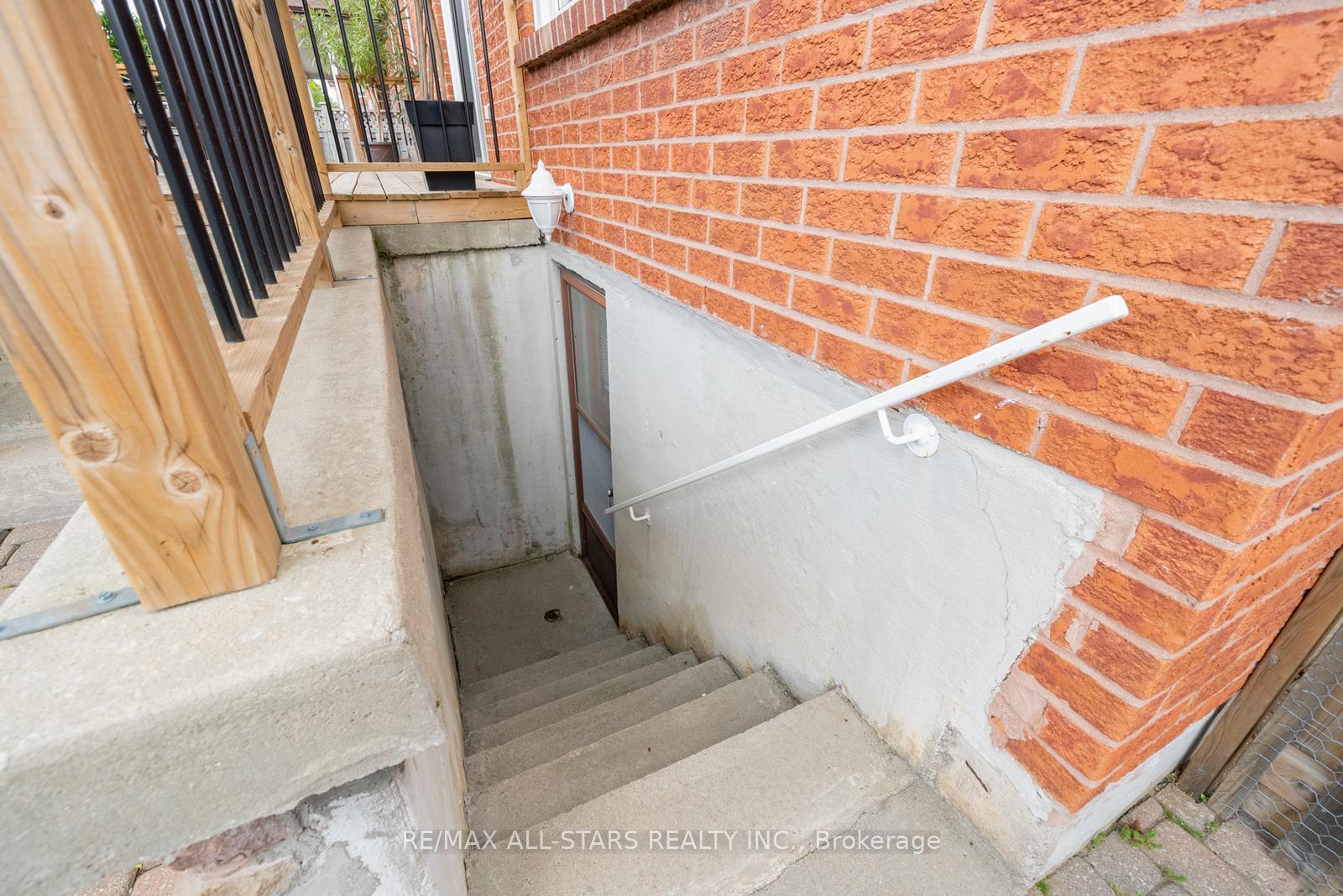 Photo 38 of 33 Dundee Crescent, Markham, Village Green-South Unionville — HOMEH