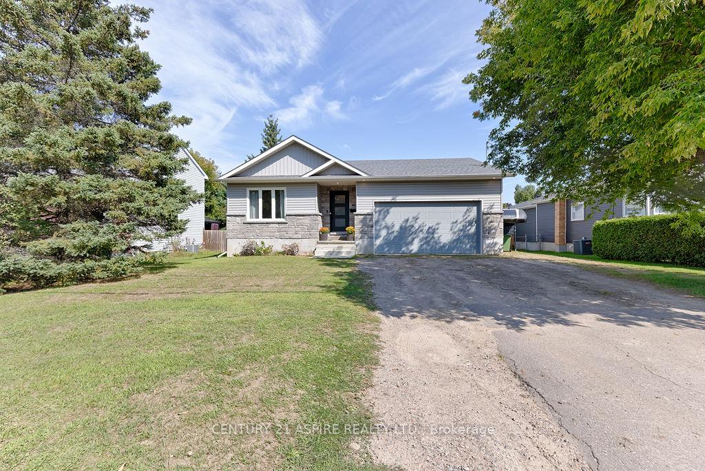Photo 3 of 44 Doran Road, Petawawa — HOMEH