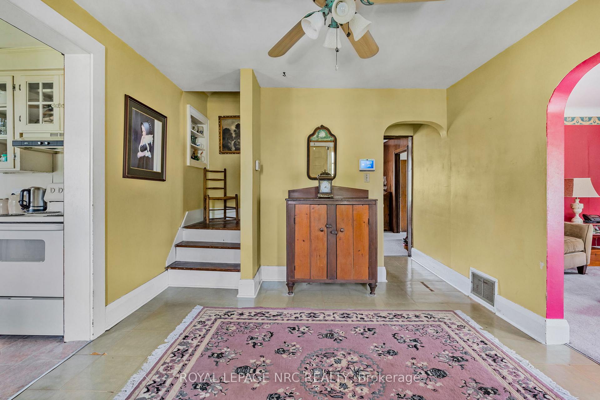 Photo 2 of 39 Wanda Road, St. Catharines, Burleigh Hill — HOMEH