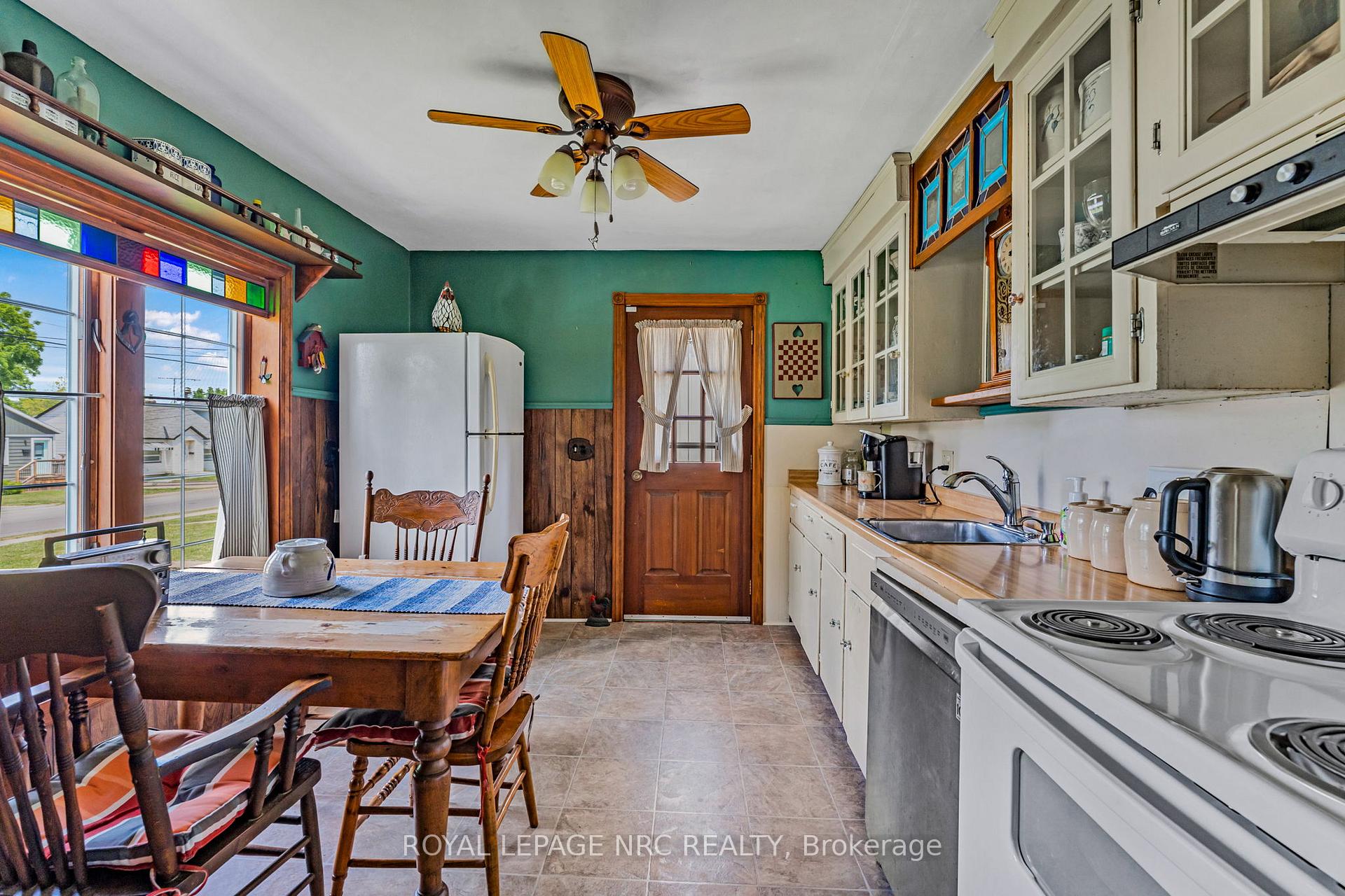 Photo 3 of 39 Wanda Road, St. Catharines, Burleigh Hill — HOMEH
