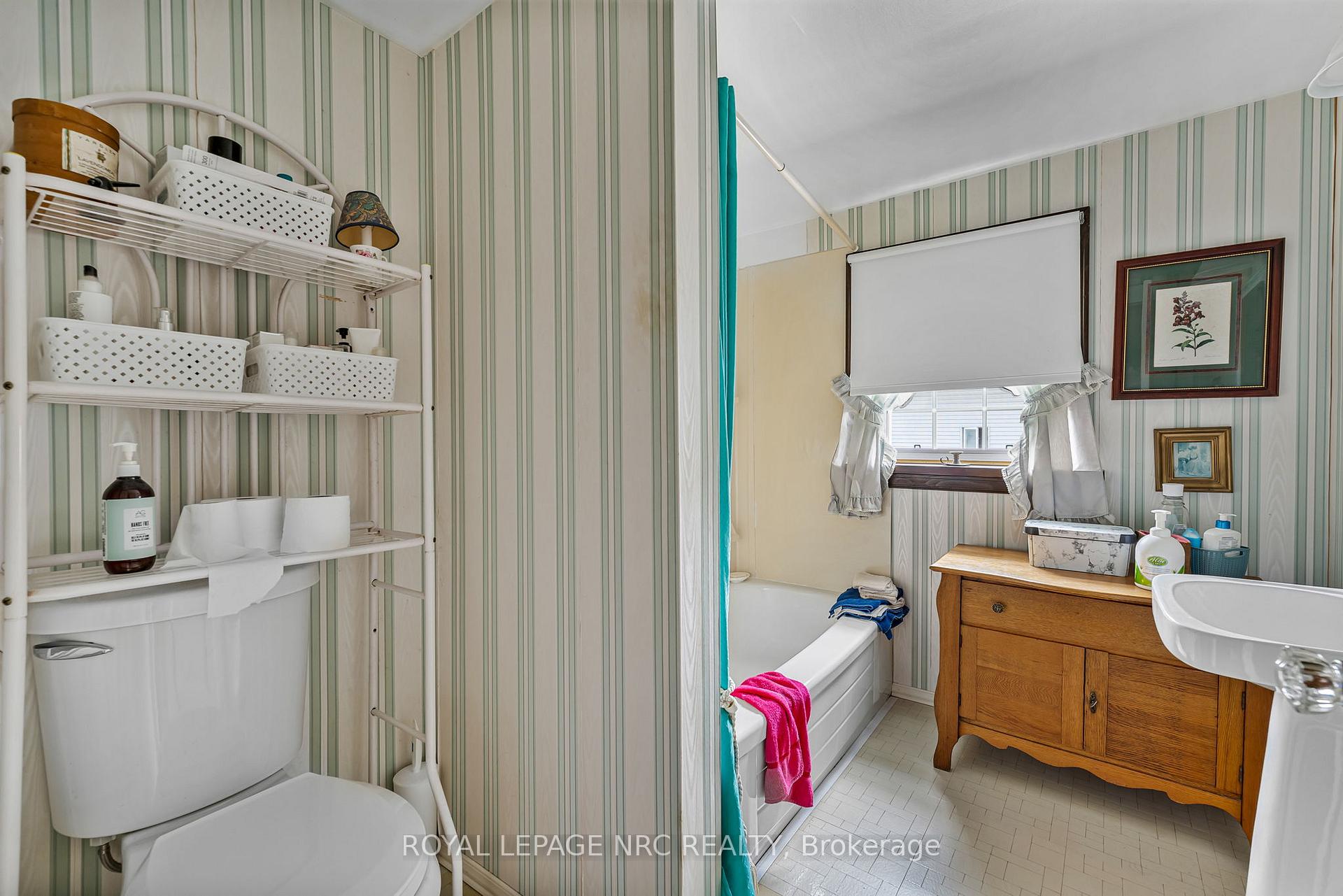 Photo 22 of 39 Wanda Road, St. Catharines, Burleigh Hill — HOMEH