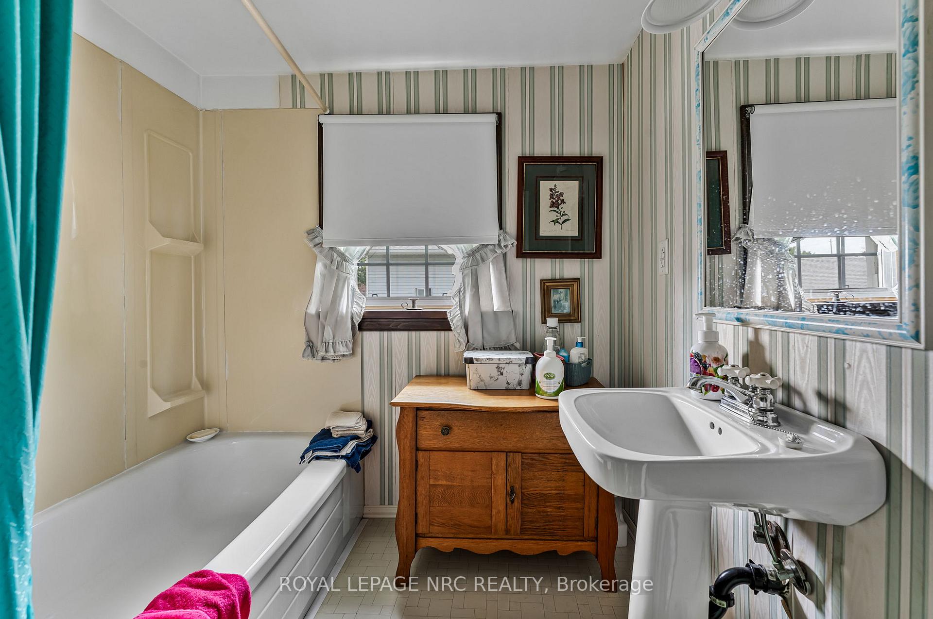 Photo 16 of 39 Wanda Road, St. Catharines, Burleigh Hill — HOMEH