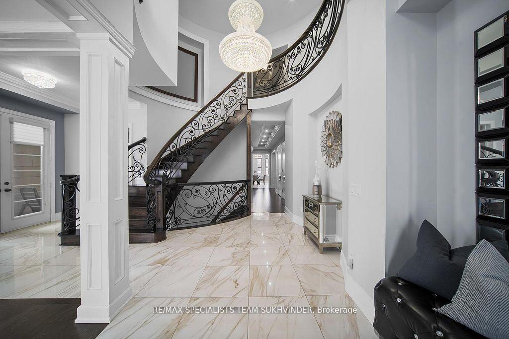 Photo 9 of 378 Woodgate Pines Drive, Vaughan, Kleinburg — HOMEH