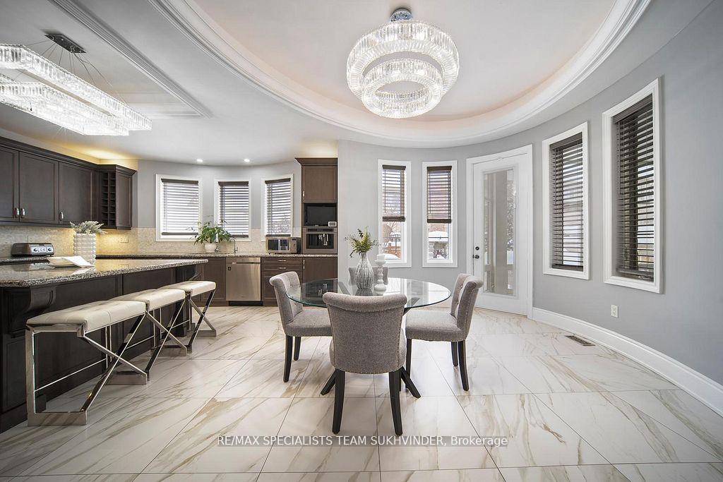 Photo 14 of 378 Woodgate Pines Drive, Vaughan, Kleinburg — HOMEH