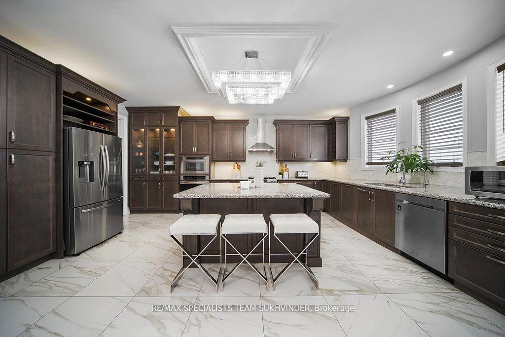 Photo 3 of 378 Woodgate Pines Drive, Vaughan, Kleinburg — HOMEH