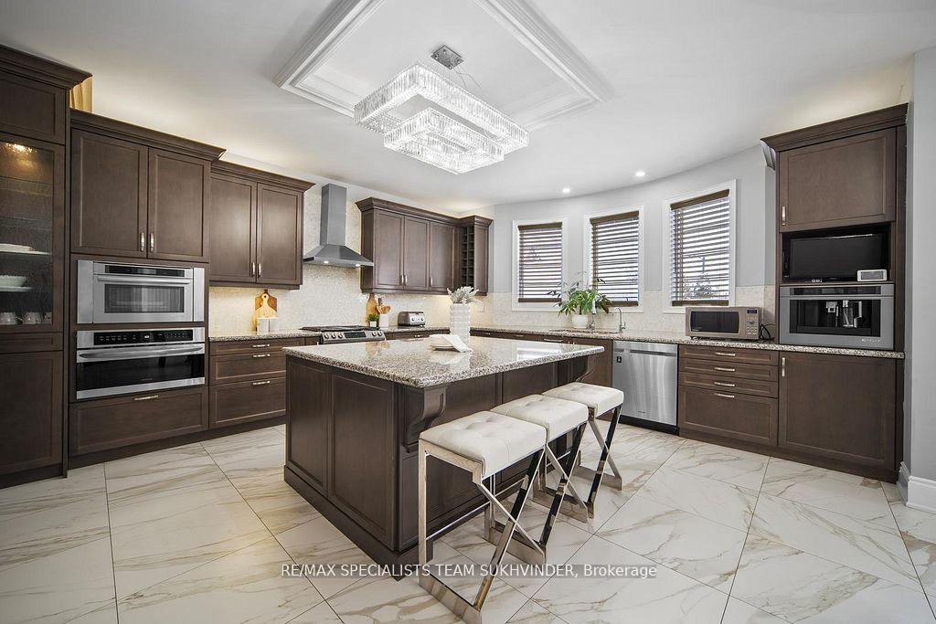 Photo 5 of 378 Woodgate Pines Drive, Vaughan, Kleinburg — HOMEH