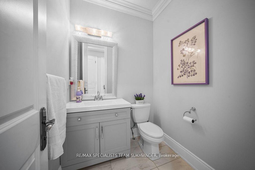 Photo 4 of 378 Woodgate Pines Drive, Vaughan, Kleinburg — HOMEH