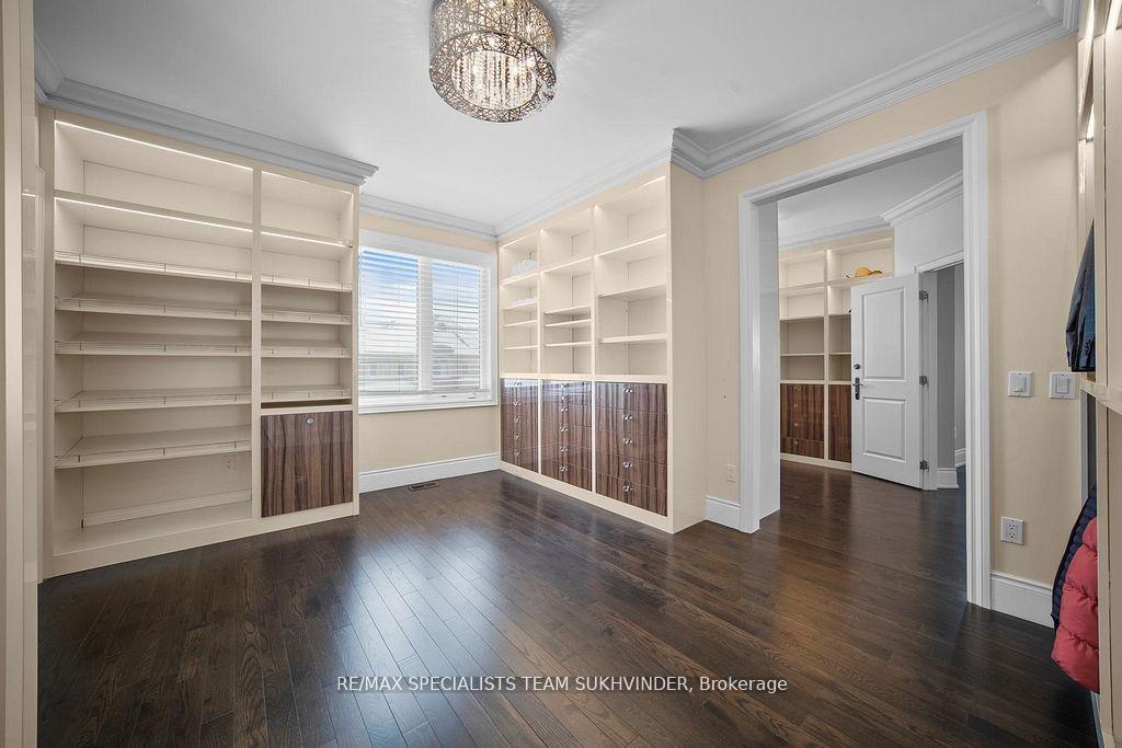 Photo 11 of 378 Woodgate Pines Drive, Vaughan, Kleinburg — HOMEH