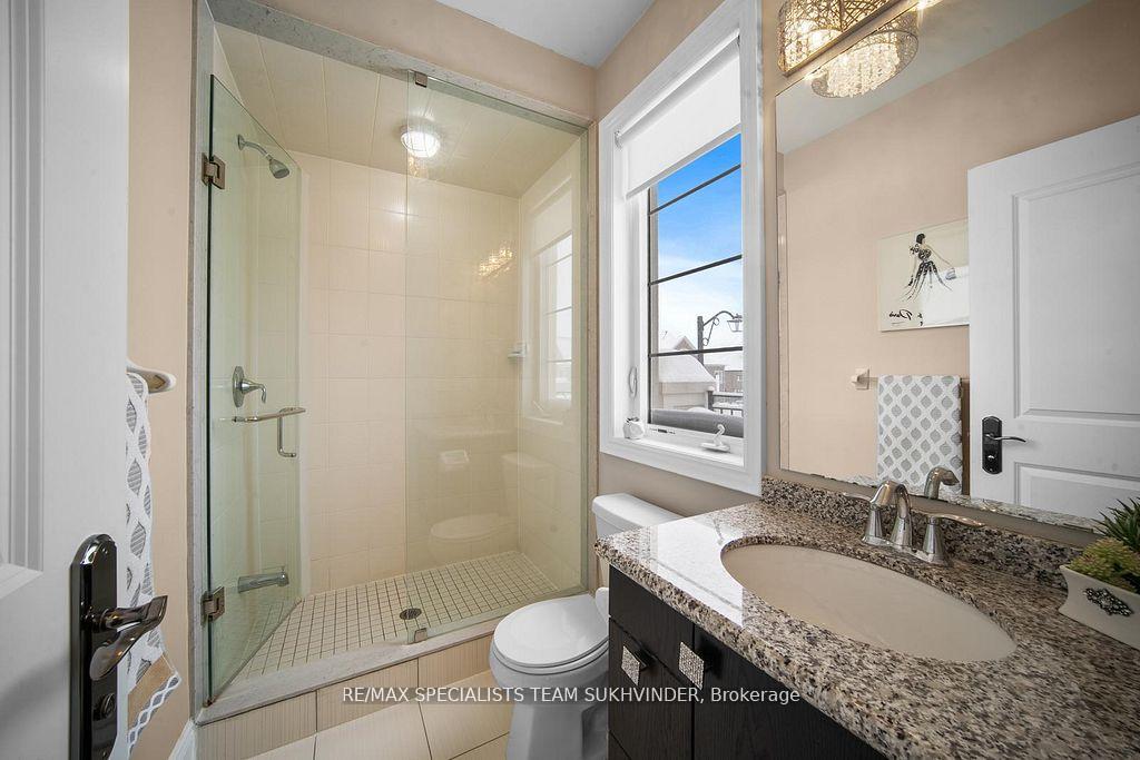 Photo 13 of 378 Woodgate Pines Drive, Vaughan, Kleinburg — HOMEH