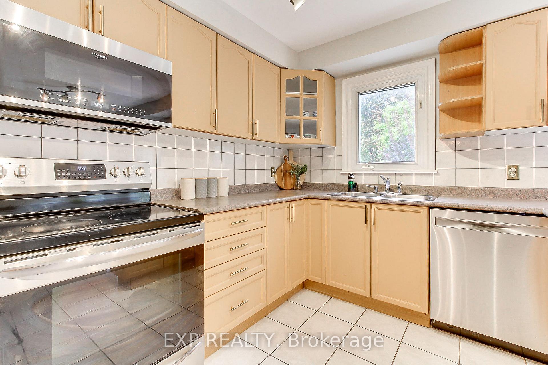 Photo 5 of 2 Nuttall Street, Brampton, Westgate — HOMEH
