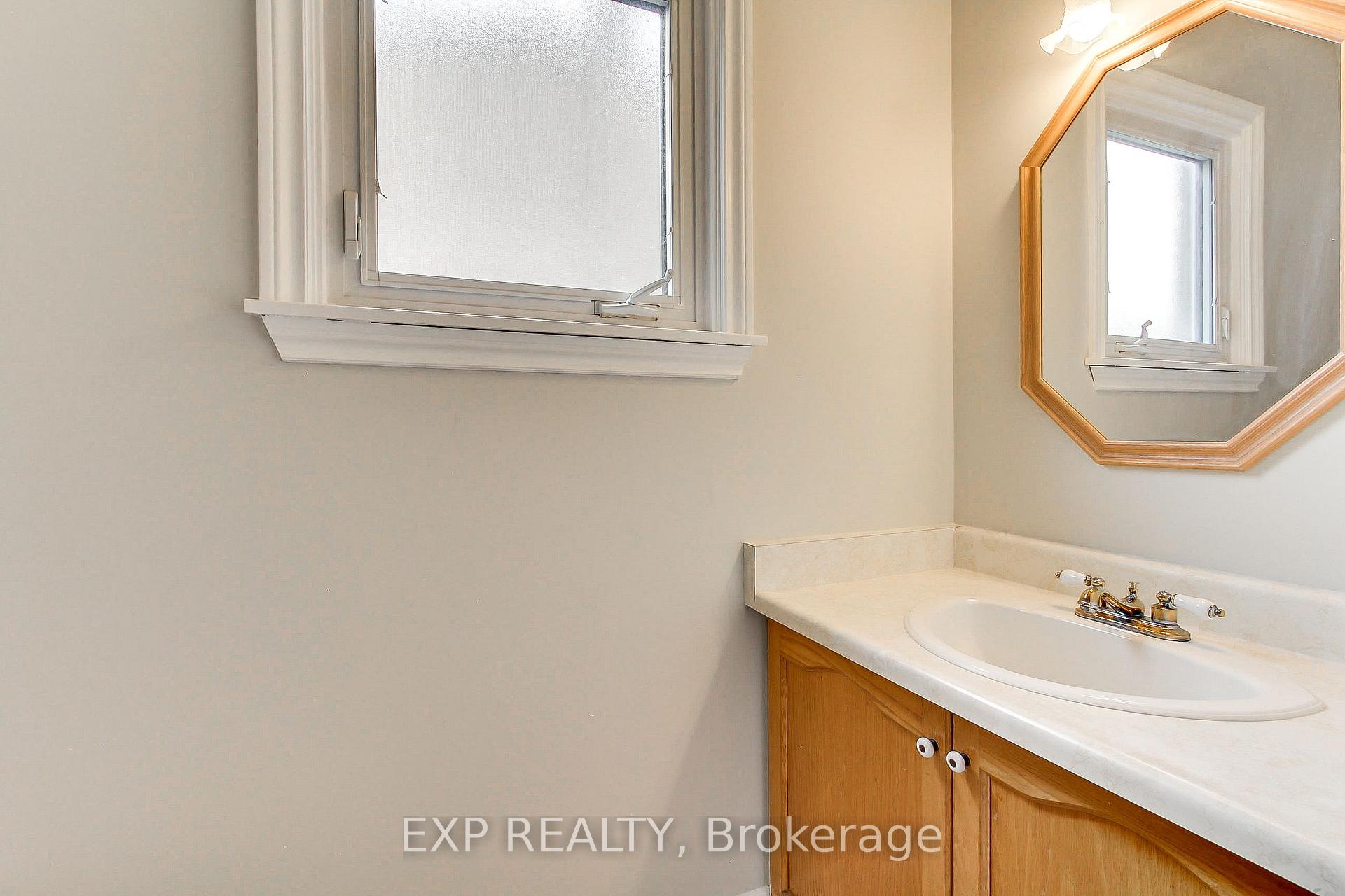 Photo 33 of 2 Nuttall Street, Brampton, Westgate — HOMEH