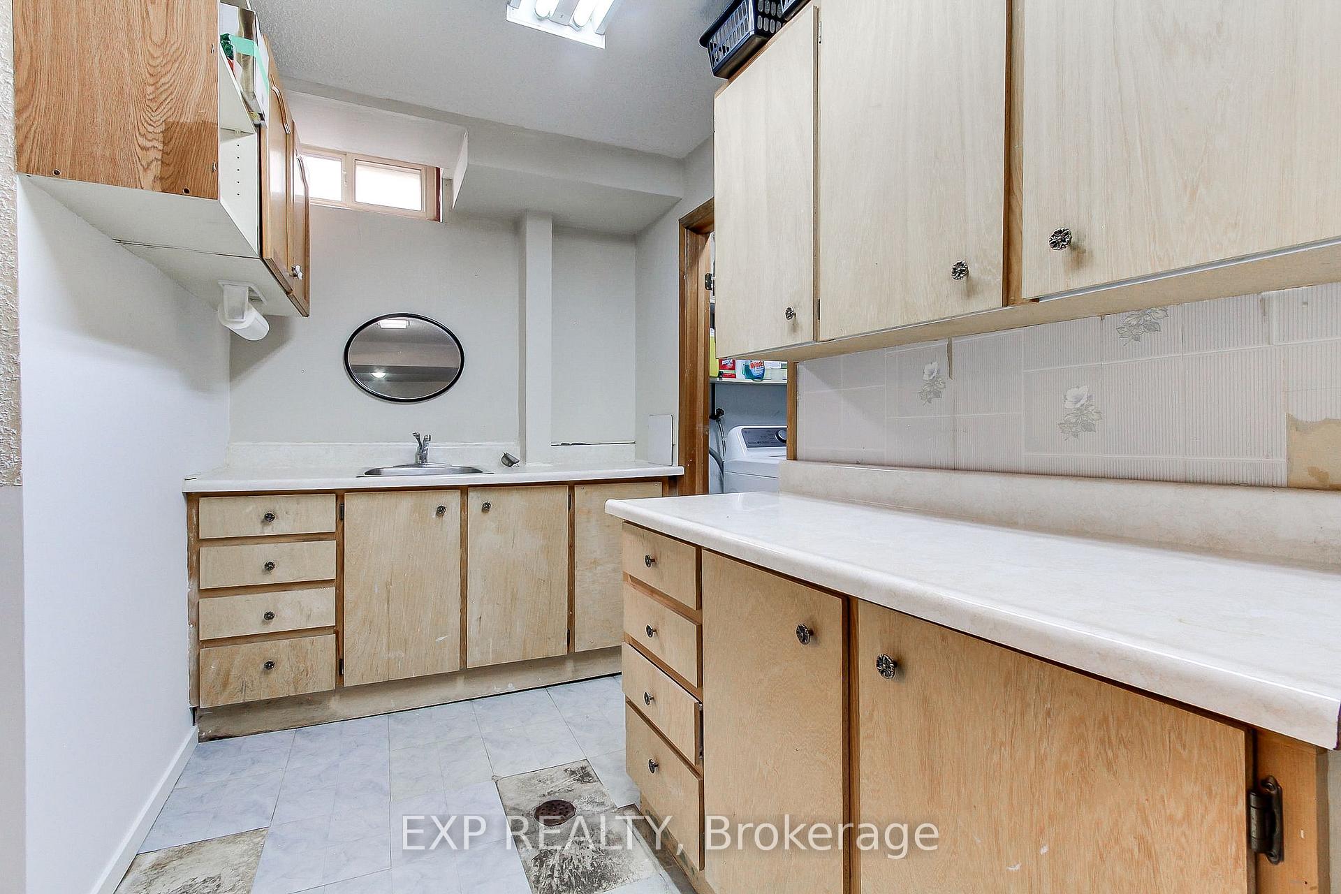Photo 38 of 2 Nuttall Street, Brampton, Westgate — HOMEH